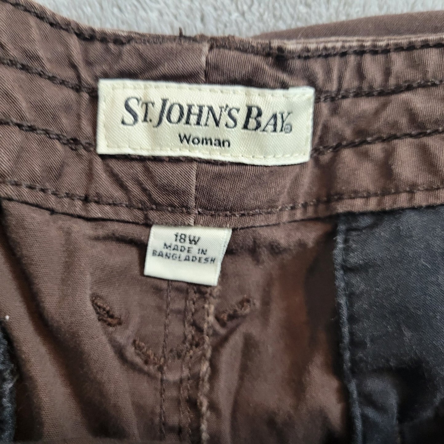 St Johns Bay Womens Shorts 18W Plus Brown Zip Fly Pockets Casual Lightweight