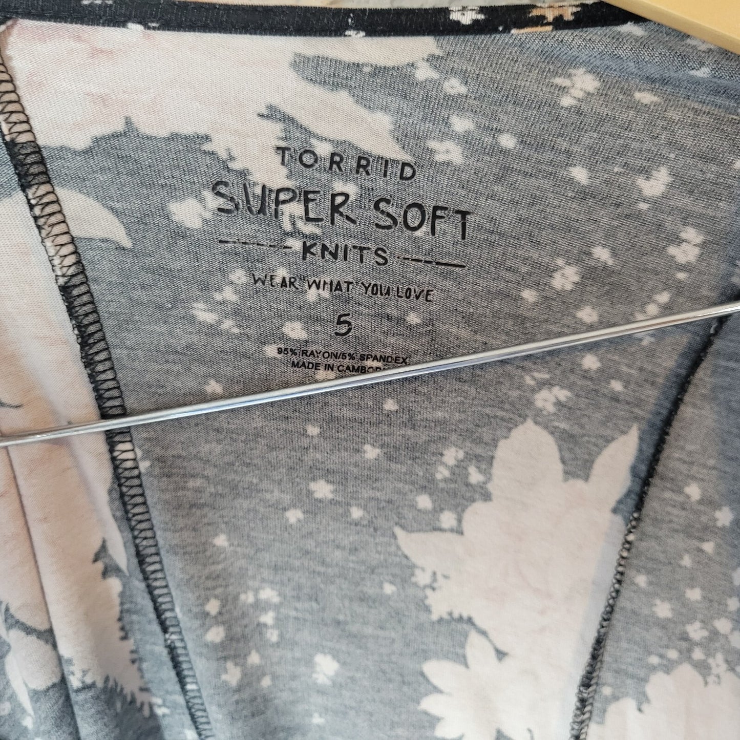 Torrid Super Soft Knits Womens Top 5 5X Plus Open Black Floral Casual Asymmetric