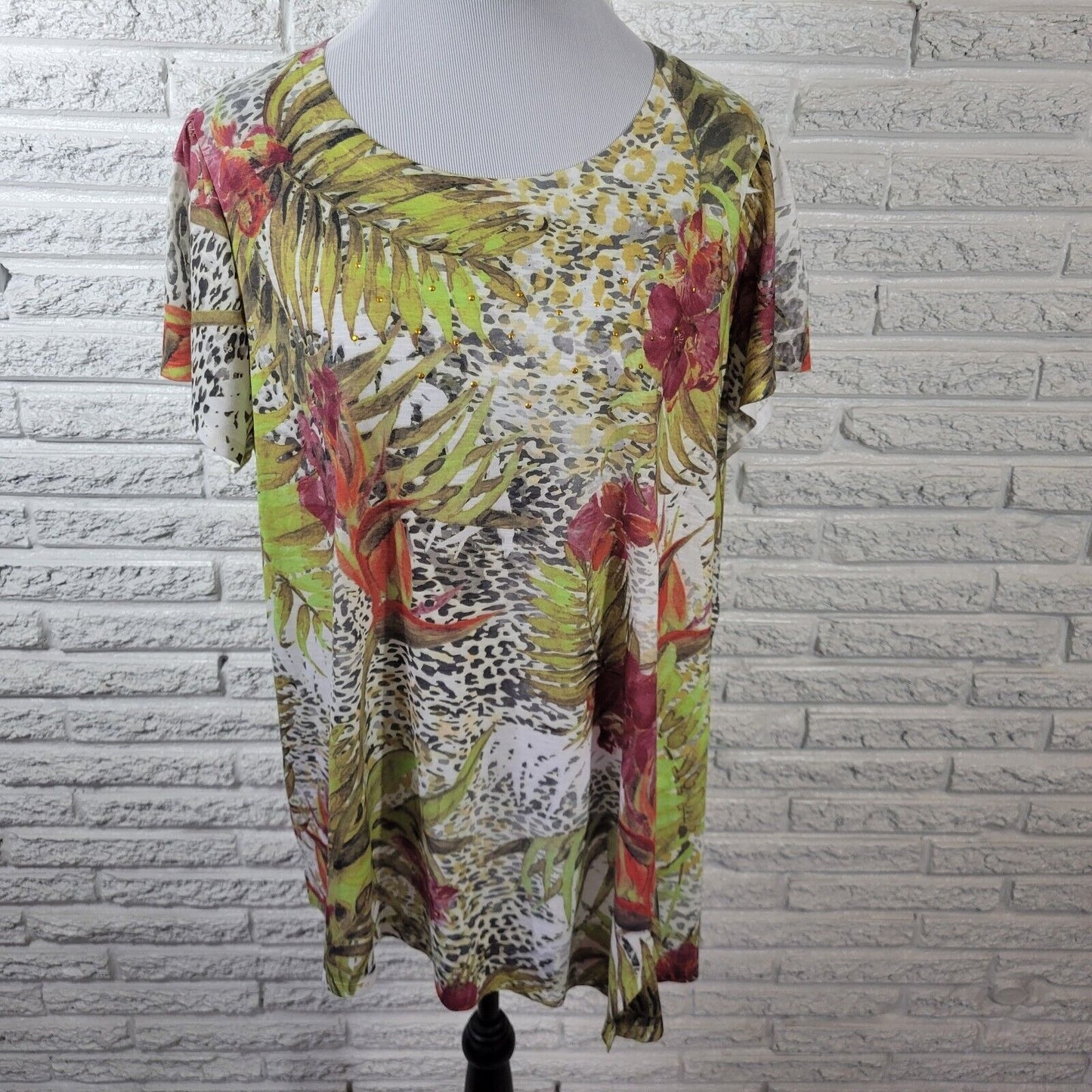 Terra Sky Womens 1X 16W 18W Plus Tee Green Floral Studded Split Hem Lightweight