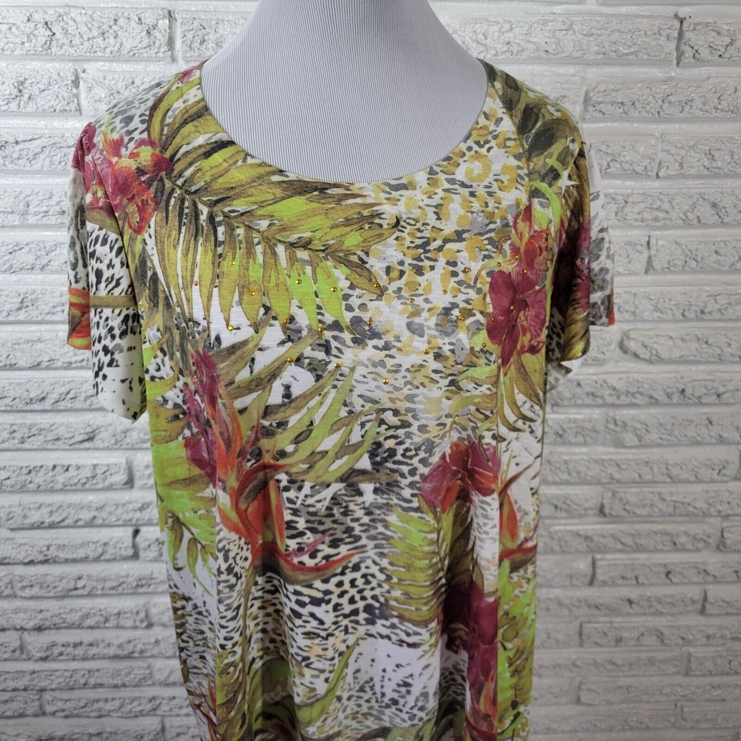 Terra Sky Womens 1X 16W 18W Plus Tee Green Floral Studded Split Hem Lightweight