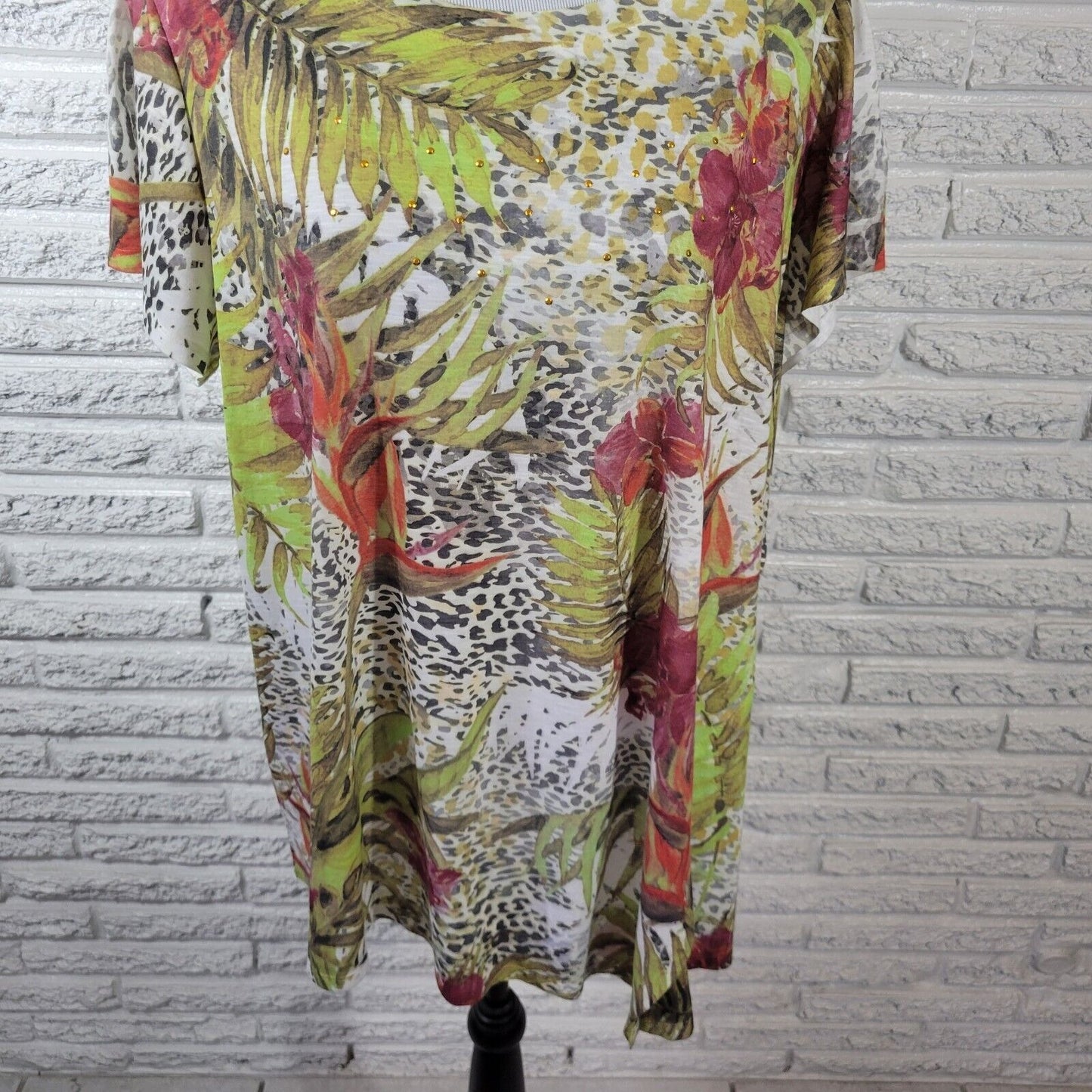 Terra Sky Womens 1X 16W 18W Plus Tee Green Floral Studded Split Hem Lightweight