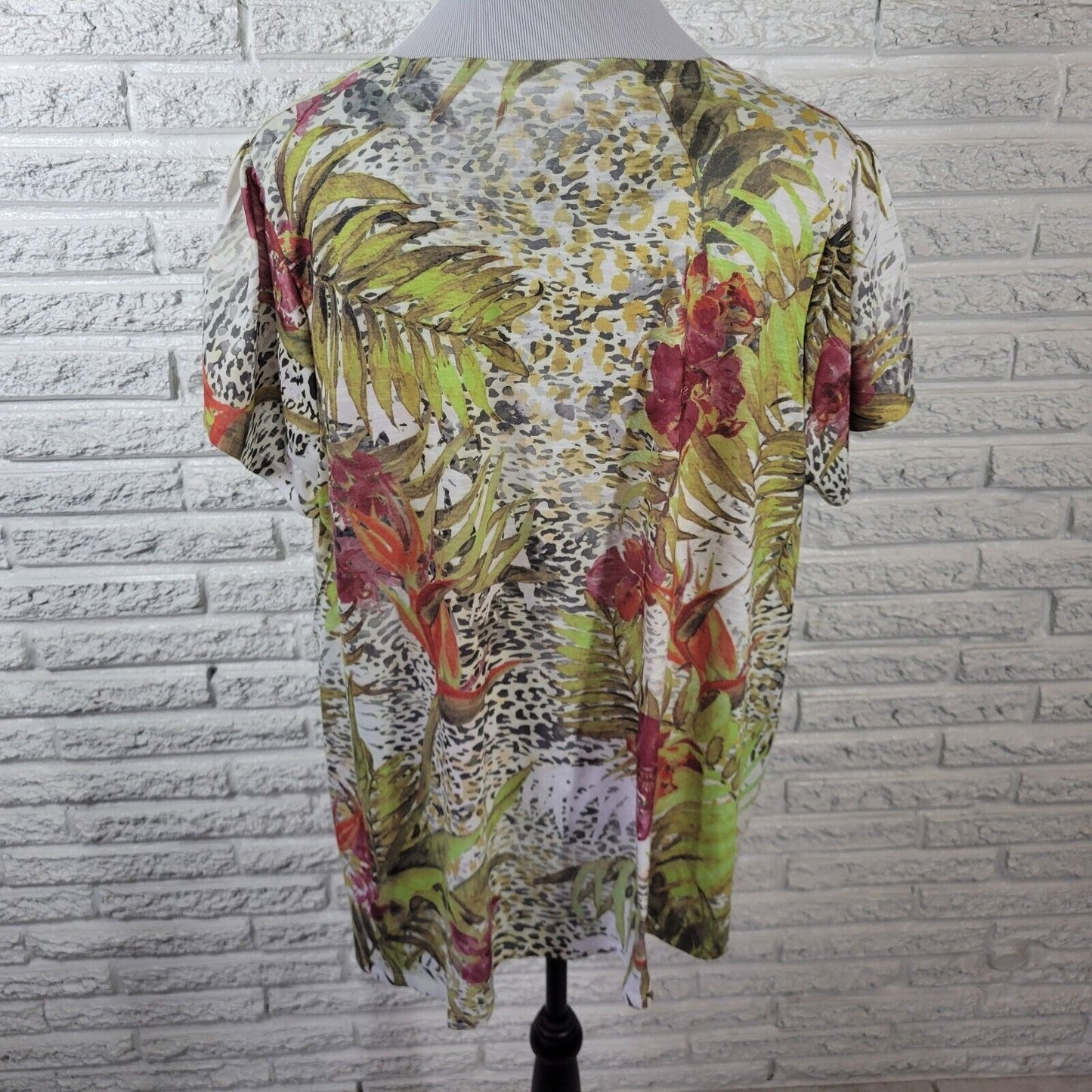 Terra Sky Womens 1X 16W 18W Plus Tee Green Floral Studded Split Hem Lightweight