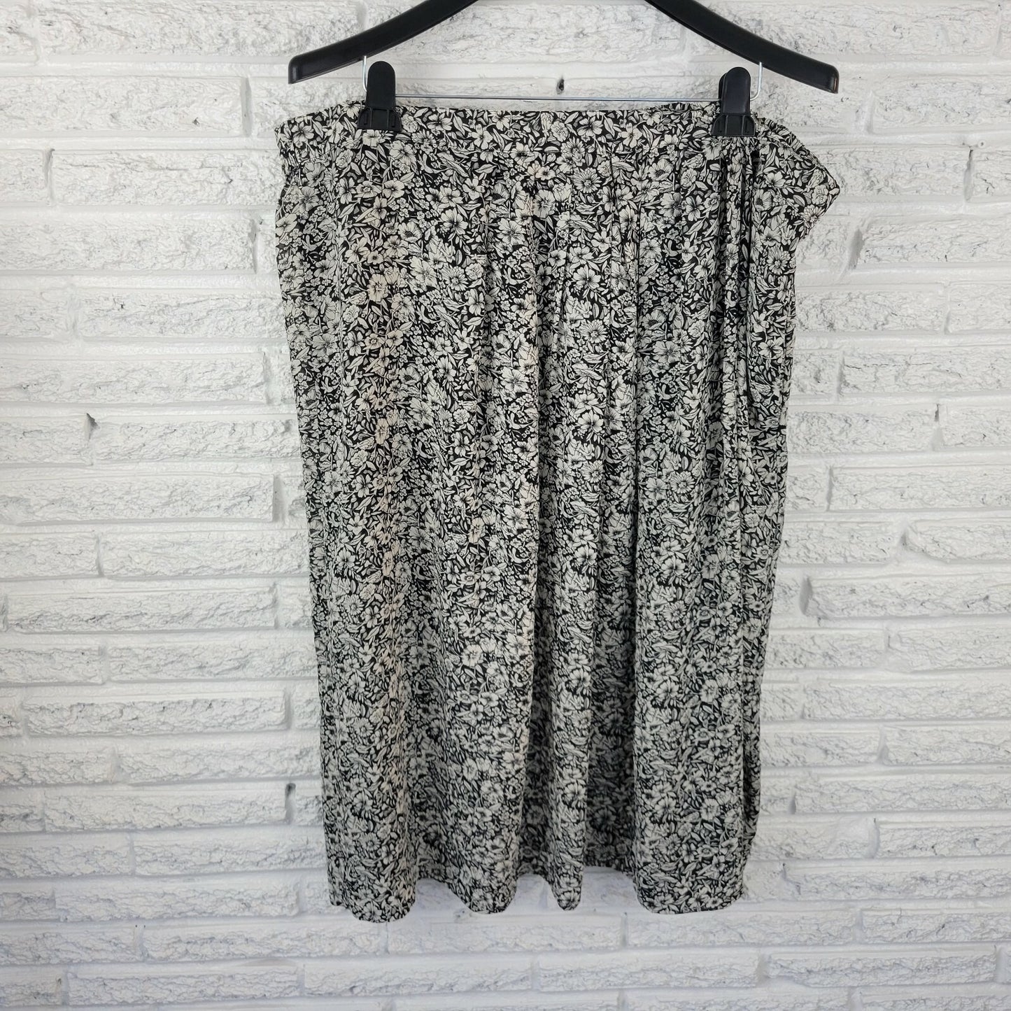 Fitting Image Womens Skirt 24 Plus Below Knee ALine Full Sheer Black Floral