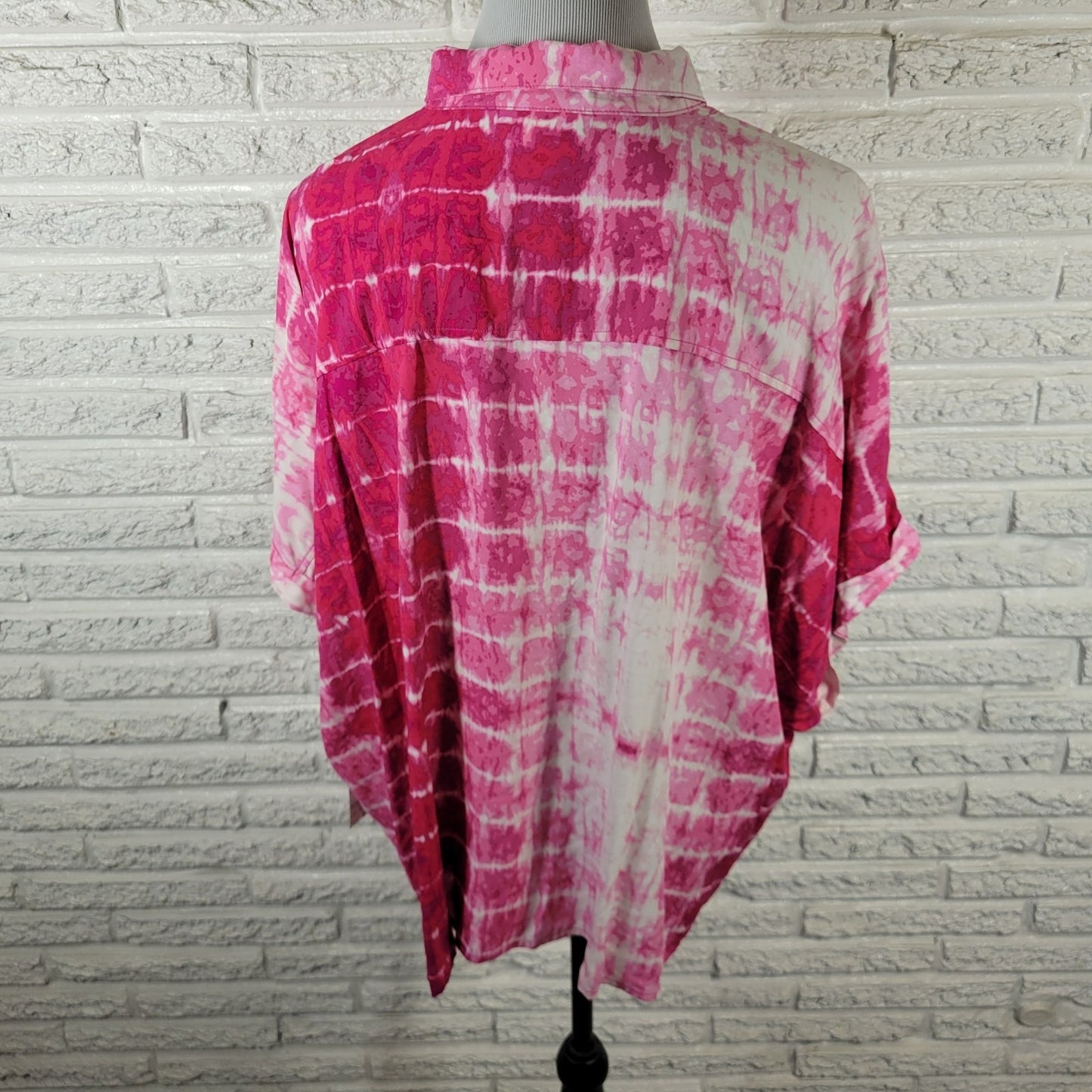 LuLaRoe Amy XL Top Blouse Pink White Tie Dye Collared Button Pockets TIE29E