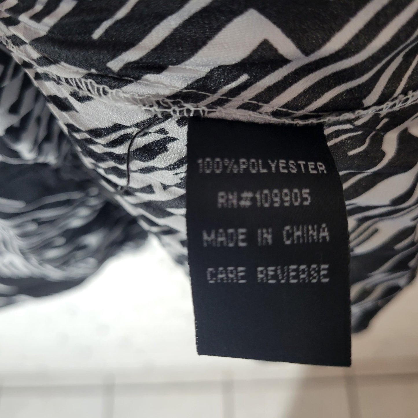 Milano Women's 3X Plus Top Blouse Black White Geometric V-Neck Sleeveless