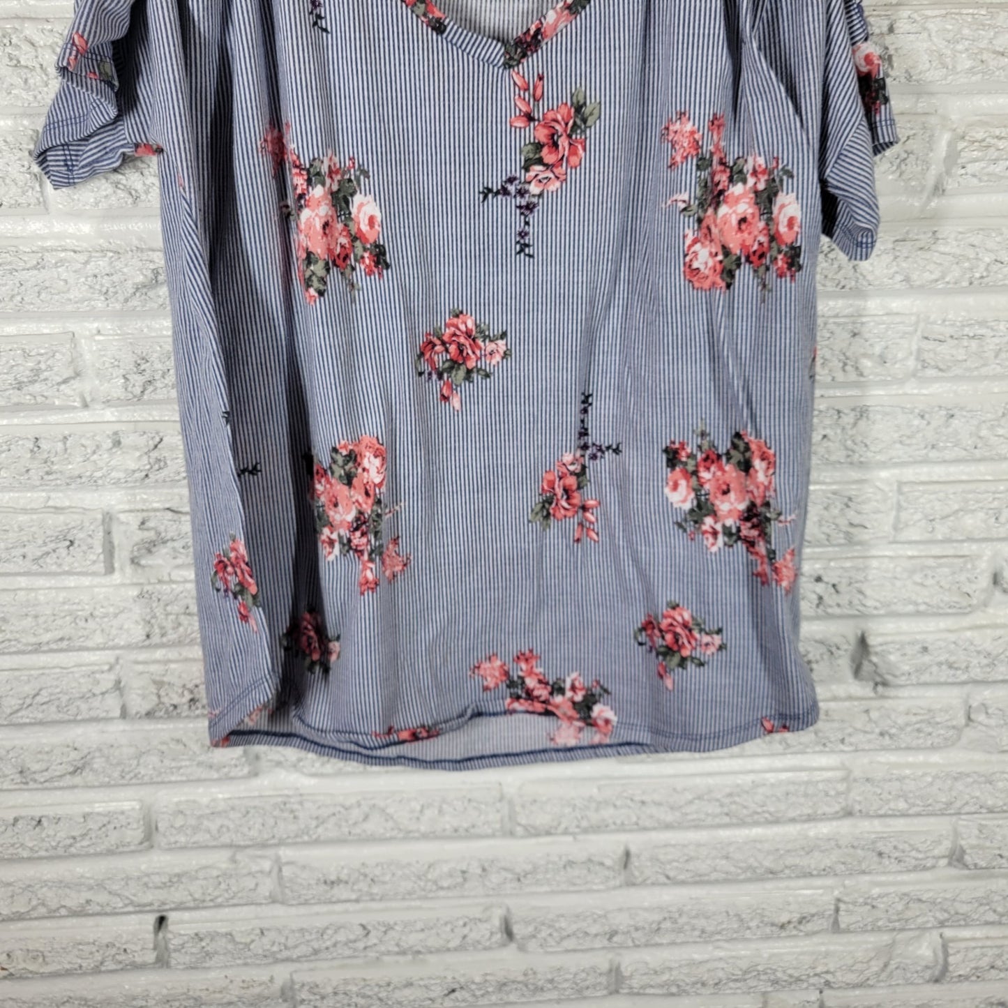 Signature Studio Women's Plus Size 2X Blue Pink Floral Cold Shoulder V-Neck Top