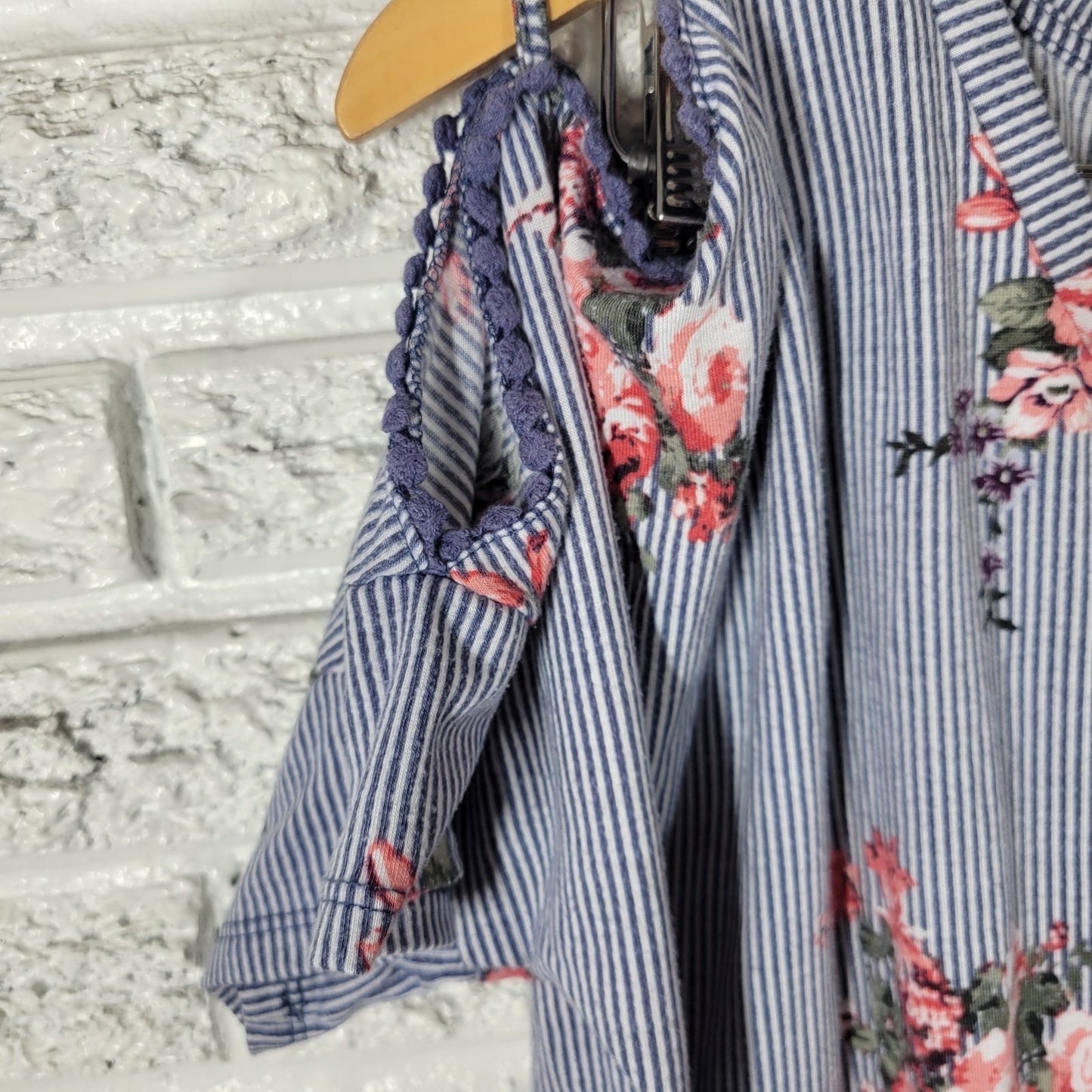 Signature Studio Women's Plus Size 2X Blue Pink Floral Cold Shoulder V-Neck Top