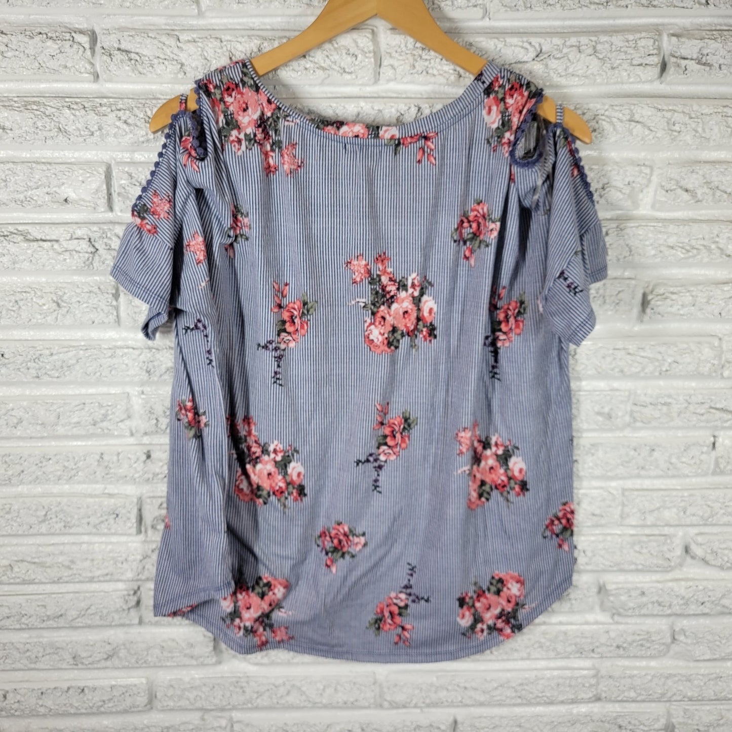 Signature Studio Women's Plus Size 2X Blue Pink Floral Cold Shoulder V-Neck Top