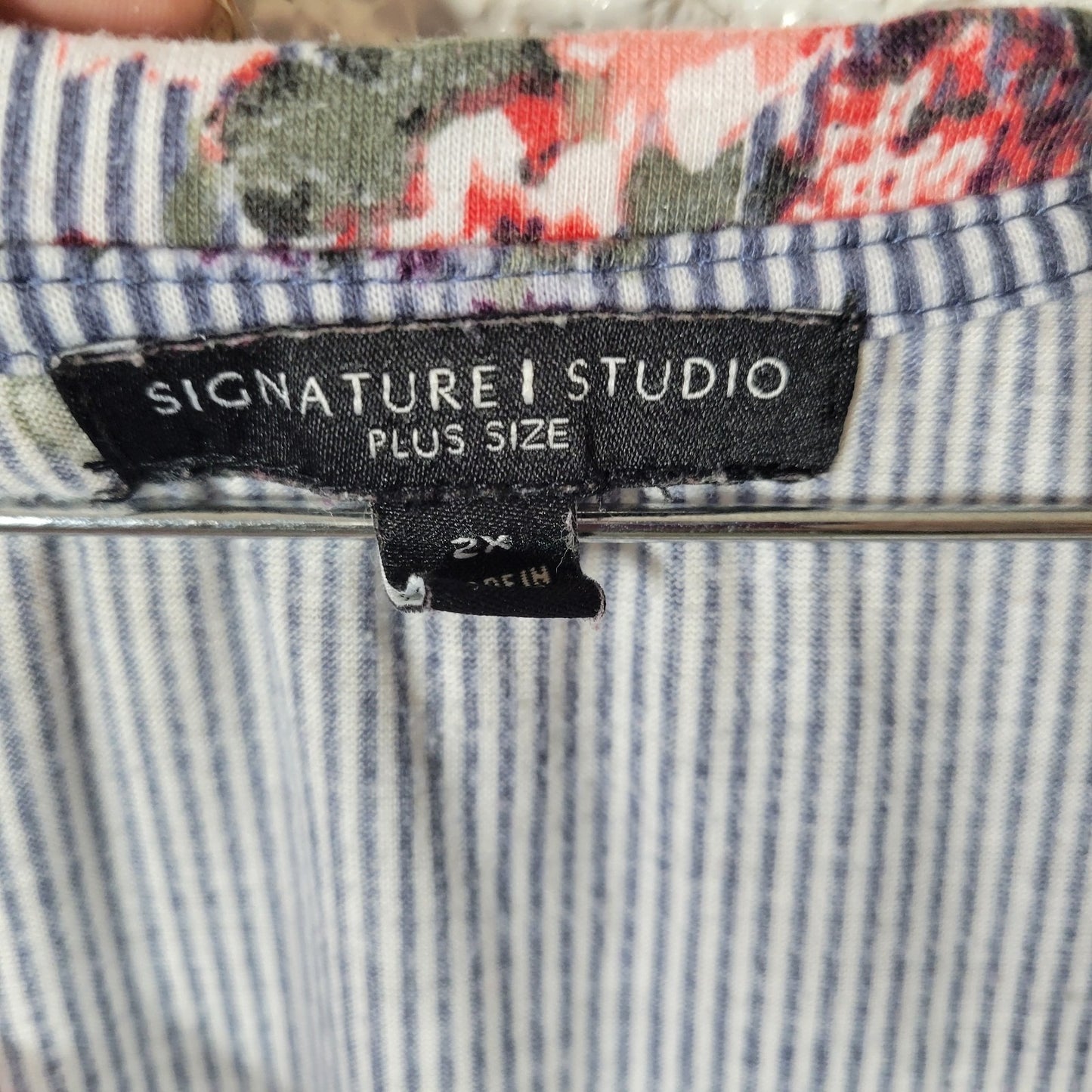Signature Studio Women's Plus Size 2X Blue Pink Floral Cold Shoulder V-Neck Top