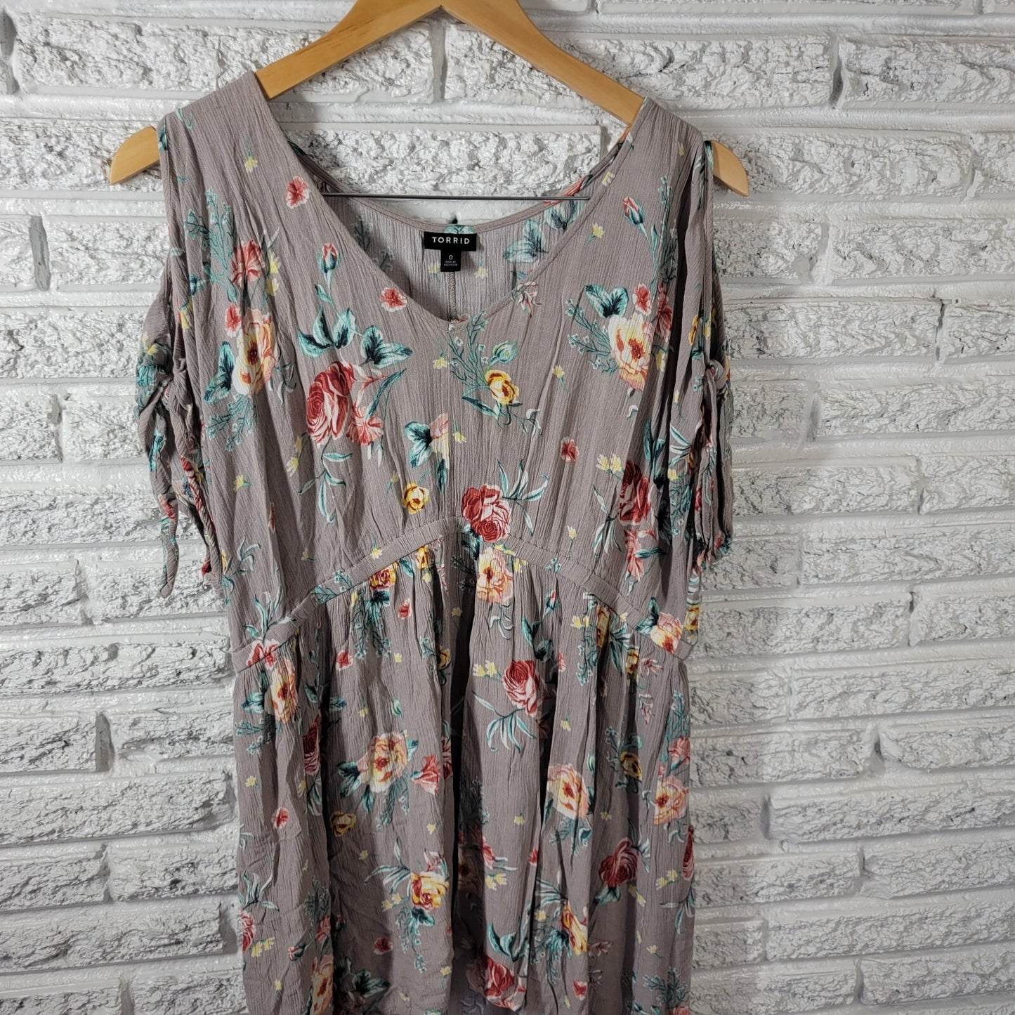 Torrid Womens Dress 0 0X Plus High Low Cold Shoulder Gray Rayon Lightweight