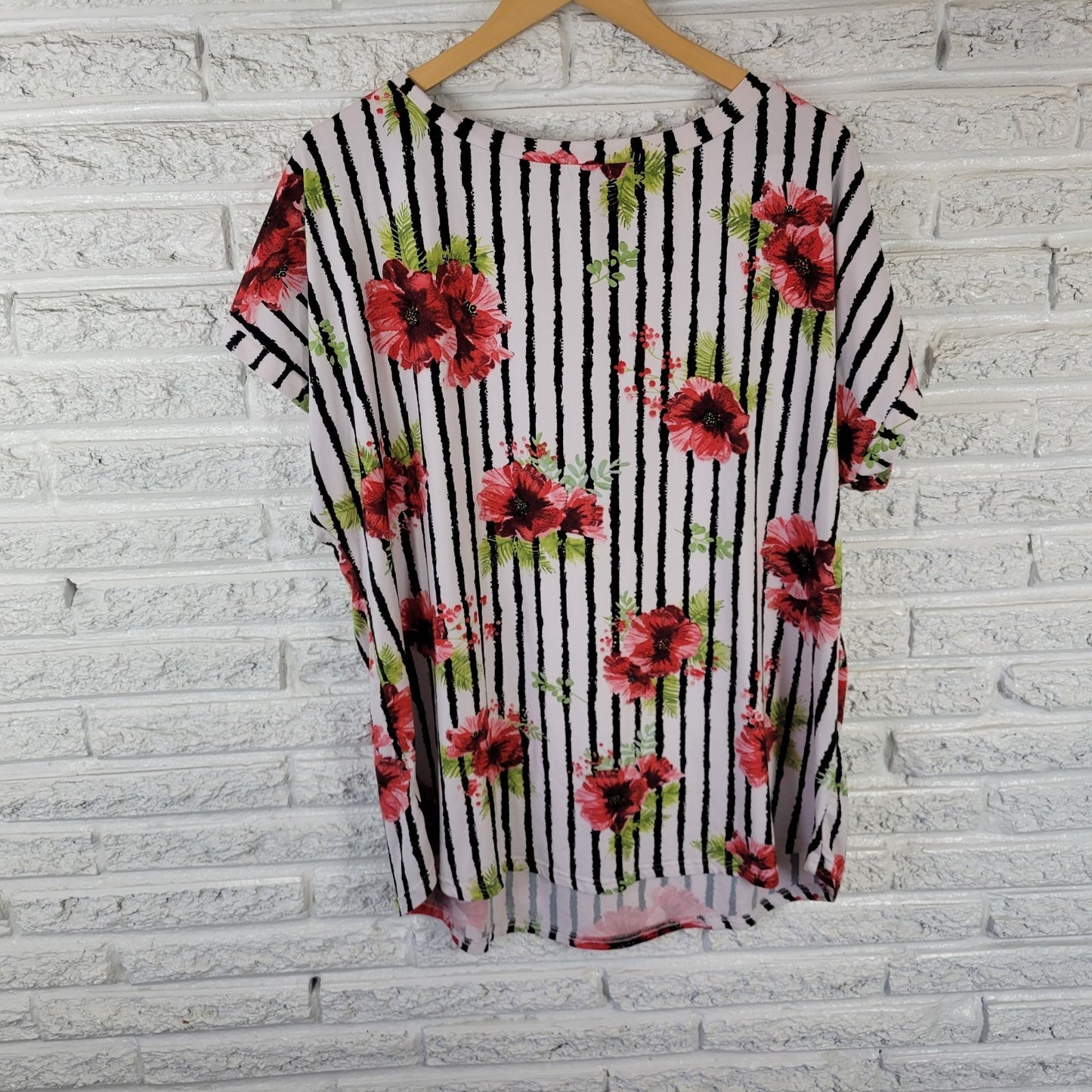 Bae City 3X Plus Red Stripe Floral T-Shirt Zip Shoulder V-Neck Jersey Stretch