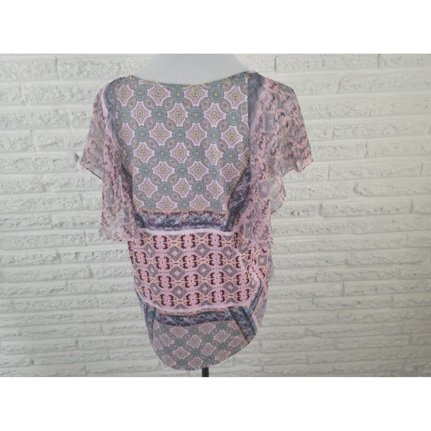 Energe World Wear Womens Top 1X Plus Sheer Flutter Sleeve Studded Crochet Pink