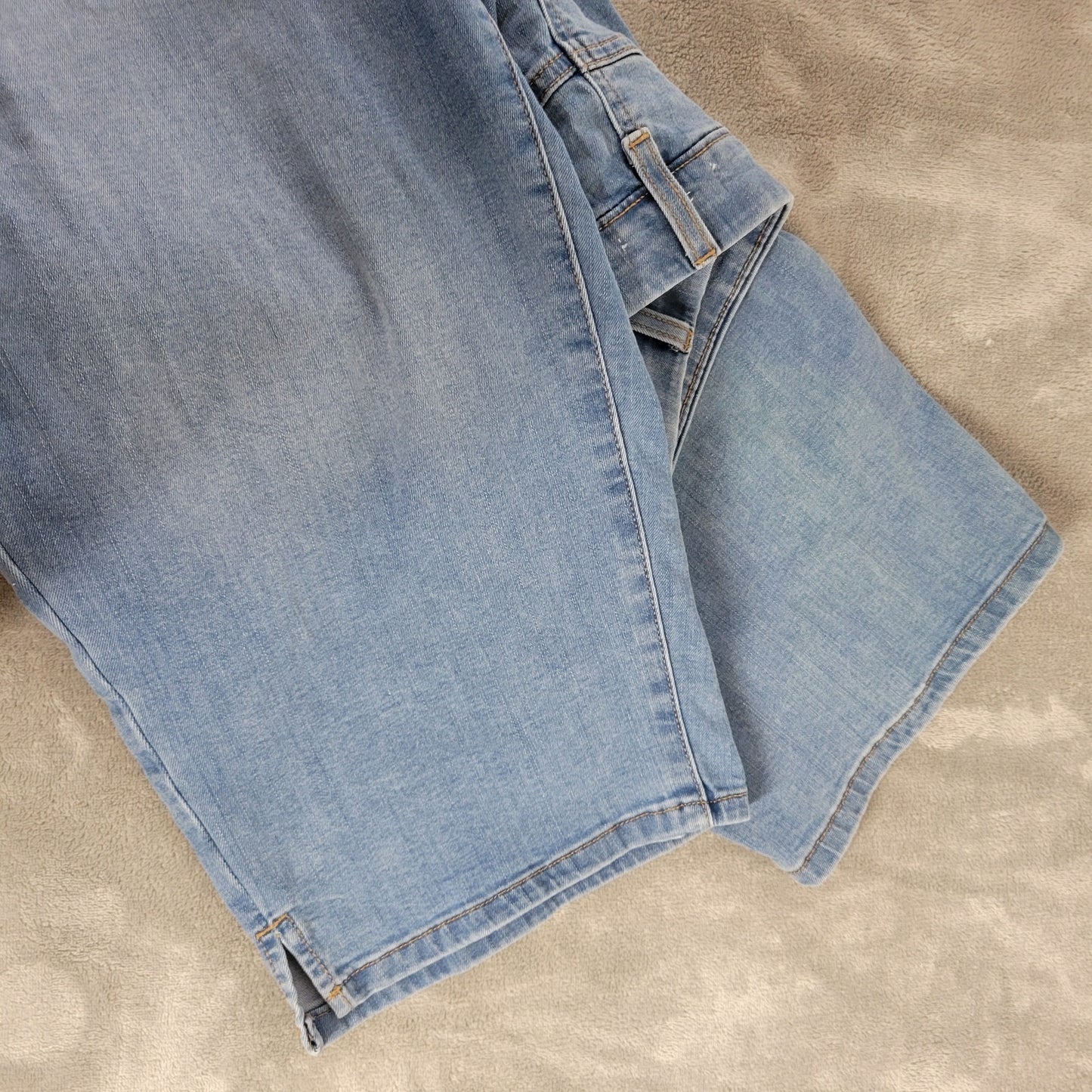 Croft Barrow Womens Jeans 20W Plus Capri Pull On Medium Blue Denim Comfy Pockets