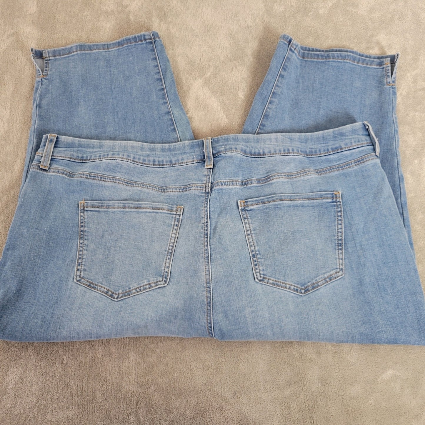 Croft Barrow Womens Jeans 20W Plus Capri Pull On Medium Blue Denim Comfy Pockets