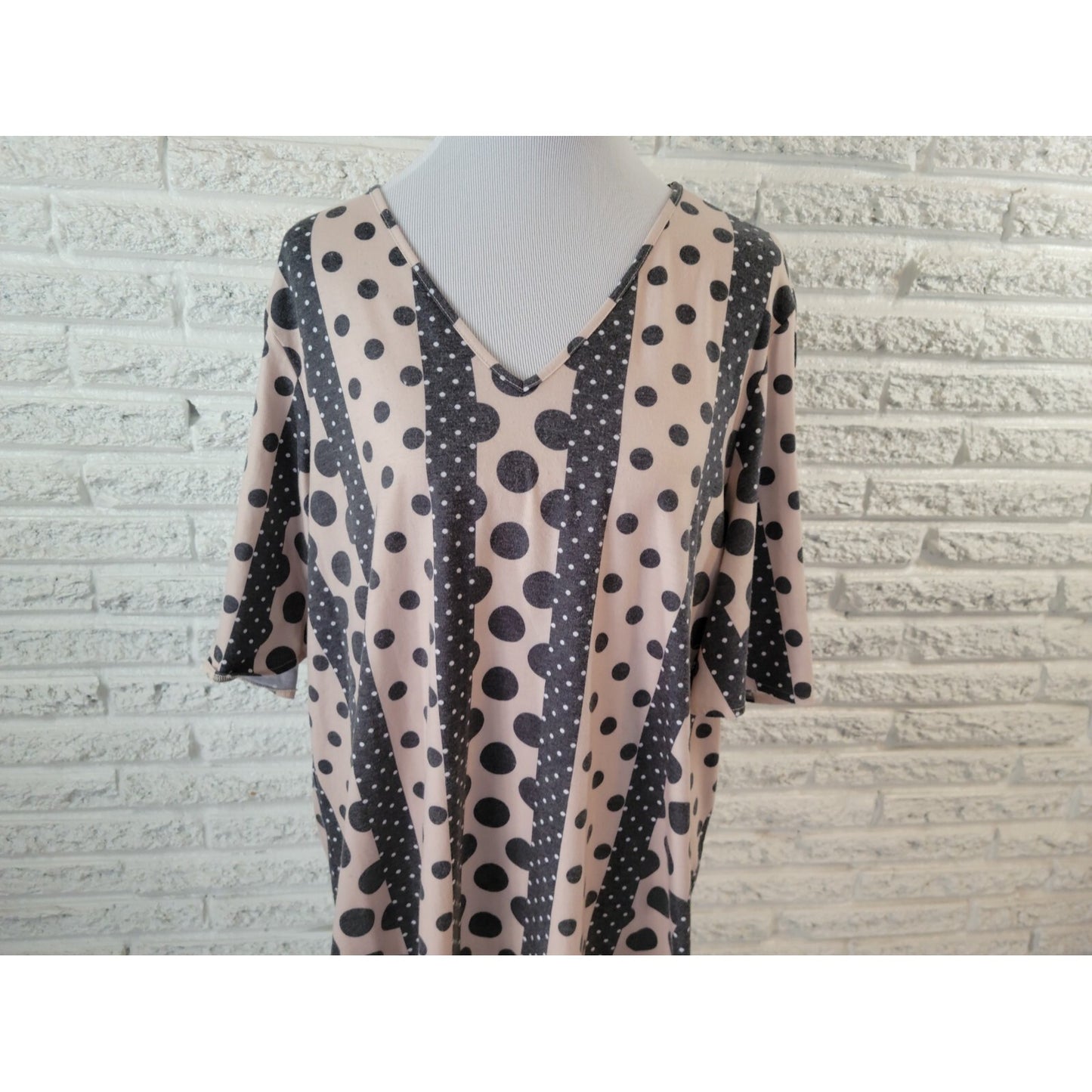 Southern Stitch 2XL Plus Size Top Beige Geometric V-Neck Short Sleeve Stretch