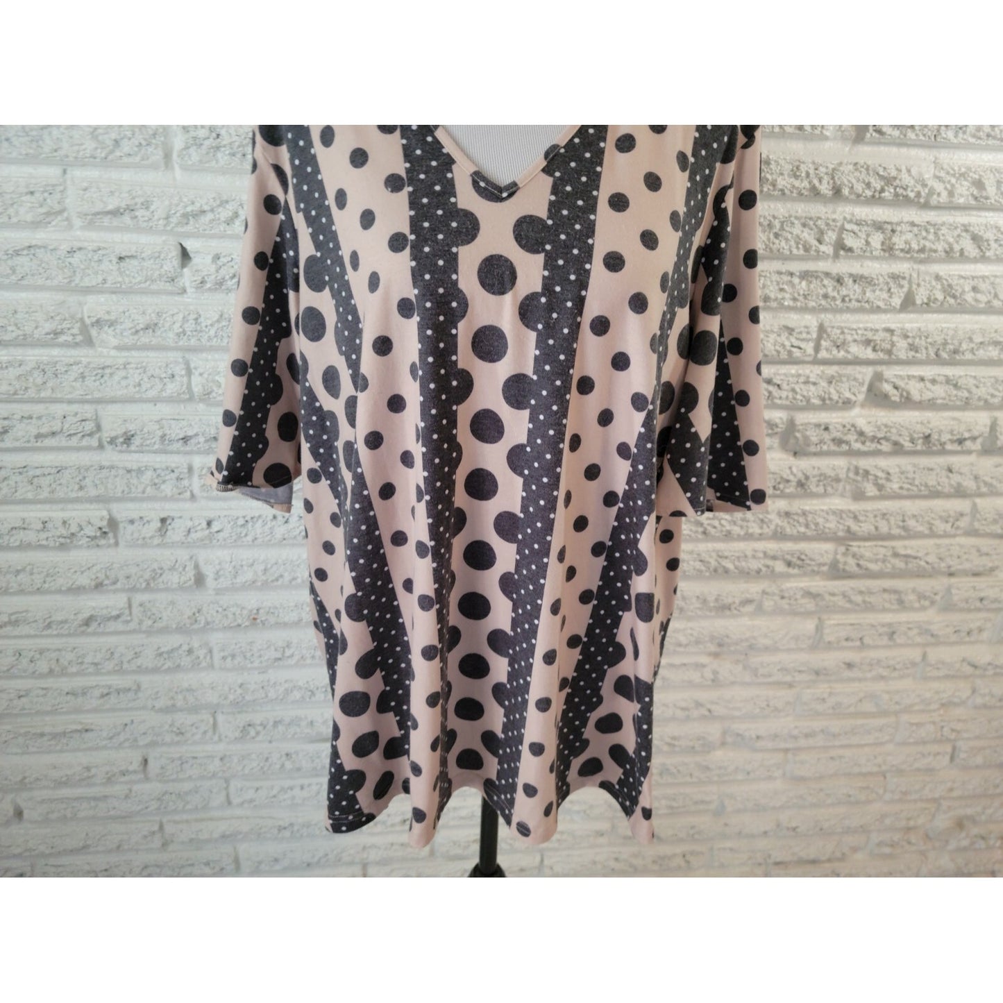 Southern Stitch 2XL Plus Size Top Beige Geometric V-Neck Short Sleeve Stretch