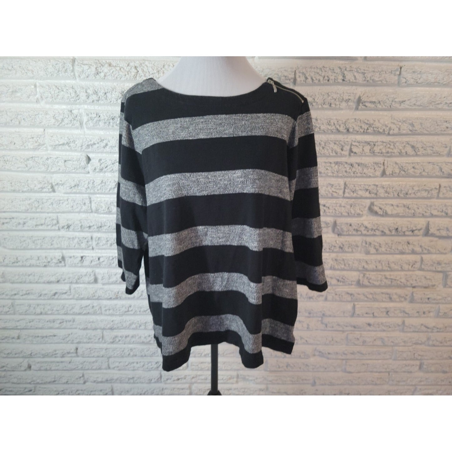 Croft Barrow Womens Sweater 2X Plus 3/4 Sleeve Zip Shoulder Black Gray Stripe