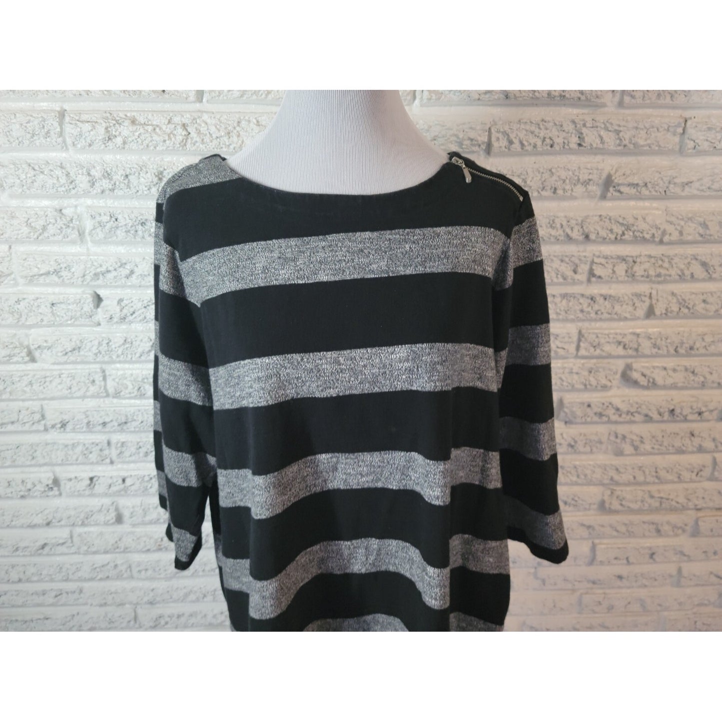 Croft Barrow Womens Sweater 2X Plus 3/4 Sleeve Zip Shoulder Black Gray Stripe