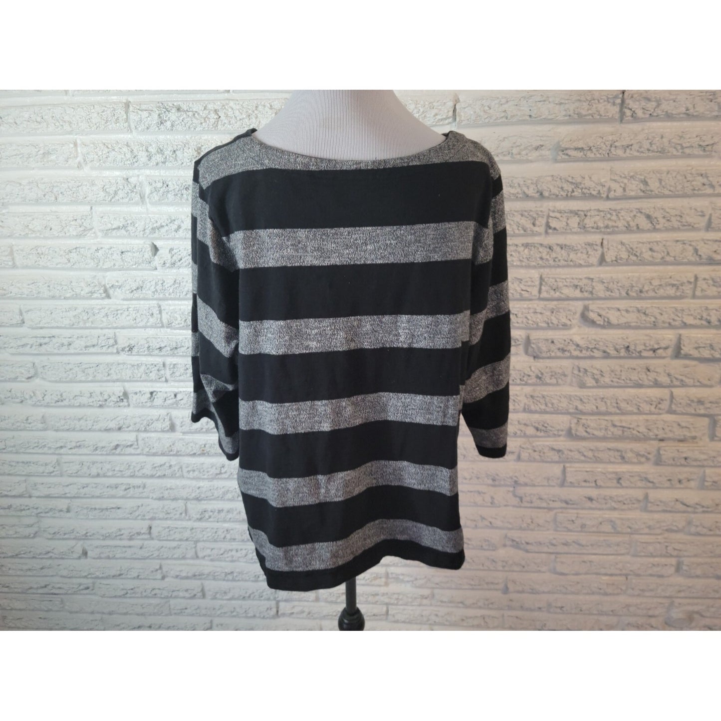 Croft Barrow Womens Sweater 2X Plus 3/4 Sleeve Zip Shoulder Black Gray Stripe