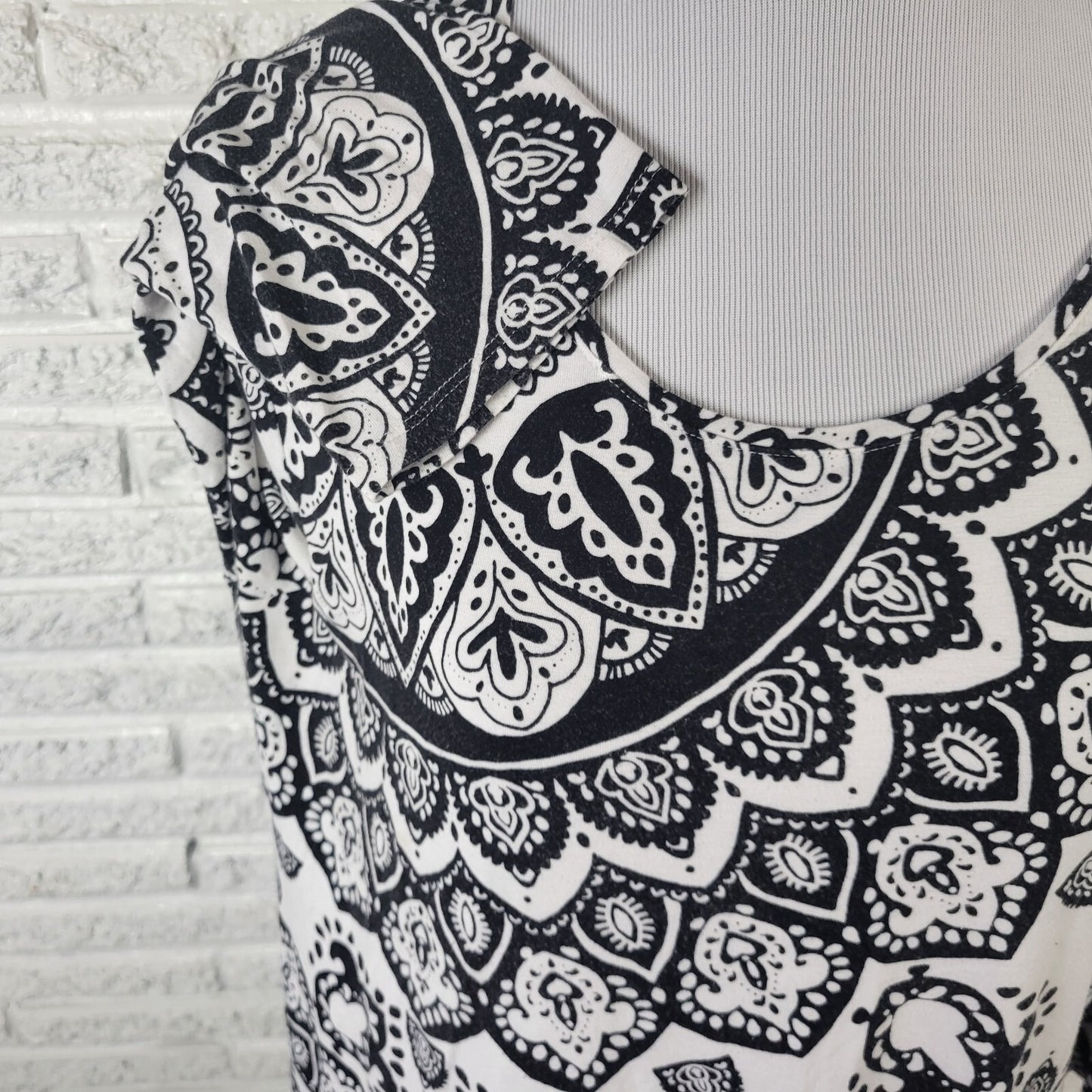 Chico's Zenergy Women's Top XL Black White Geometric 3/4 Sleeve Knit Pullover