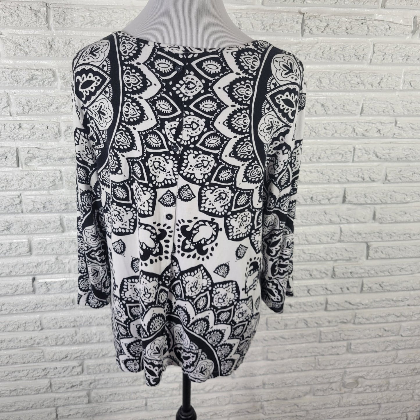 Chico's Zenergy Women's Top XL Black White Geometric 3/4 Sleeve Knit Pullover