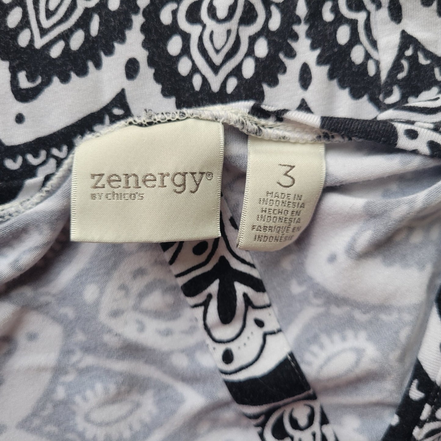 Chico's Zenergy Women's Top XL Black White Geometric 3/4 Sleeve Knit Pullover