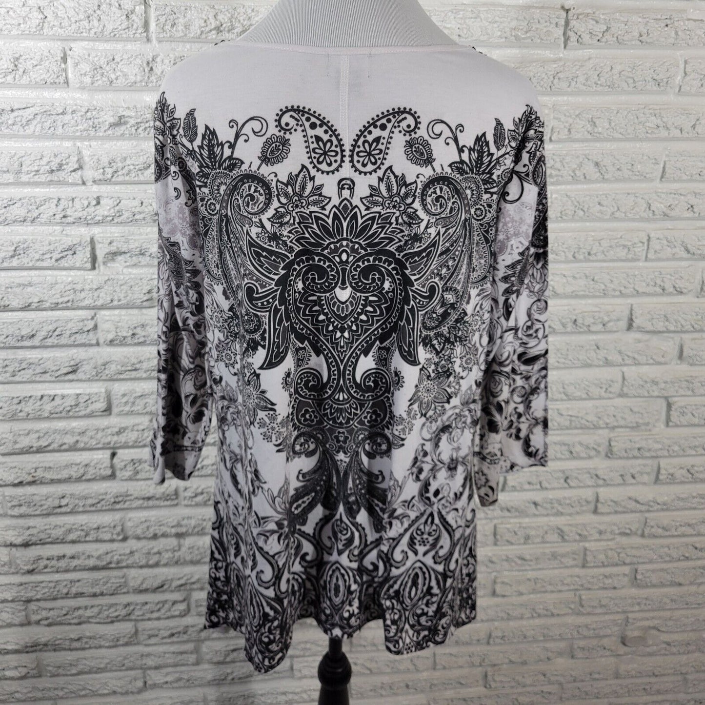 Simply Emma Womens Top 1X Plus Black Paisley Lace Trim Asymmetric Studded Comfy