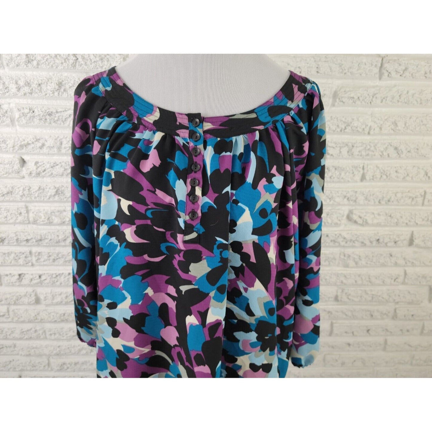 Covington Women Top 26W 28W Plus 3/4 Elastic Sleeve 1/4 Button Purple Watercolor