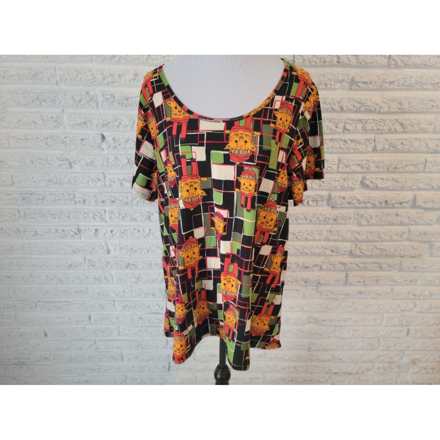 Lularoe Womens Top 2XL Plus Tee Cat Kitten Short Sleeve Polyester Blend Green