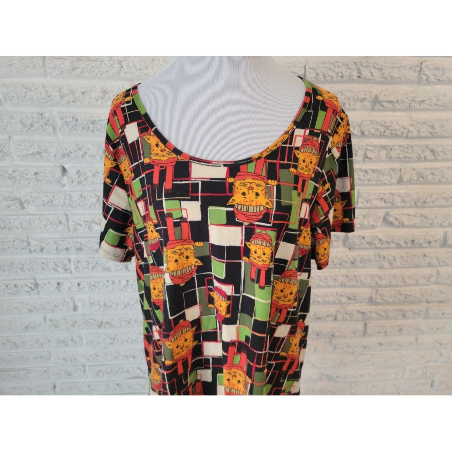 Lularoe Womens Top 2XL Plus Tee Cat Kitten Short Sleeve Polyester Blend Green