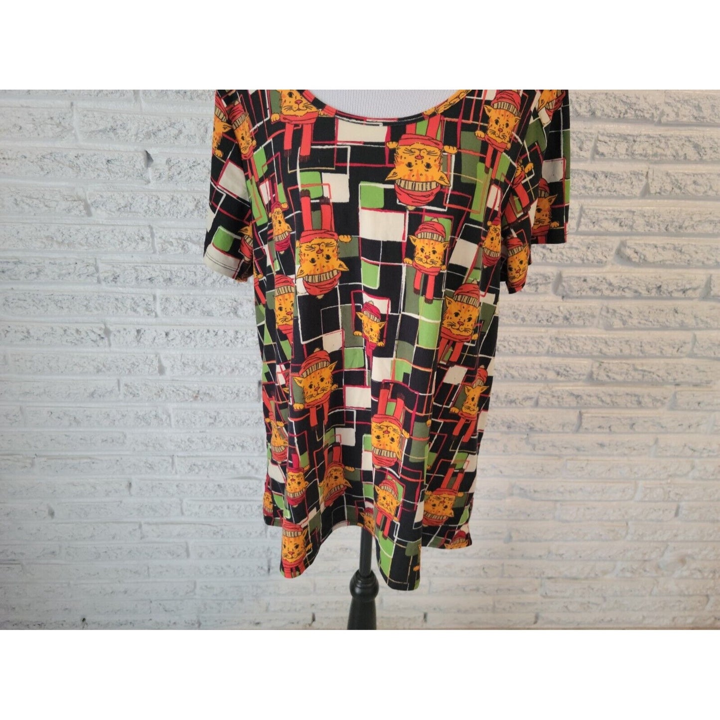 Lularoe Womens Top 2XL Plus Tee Cat Kitten Short Sleeve Polyester Blend Green
