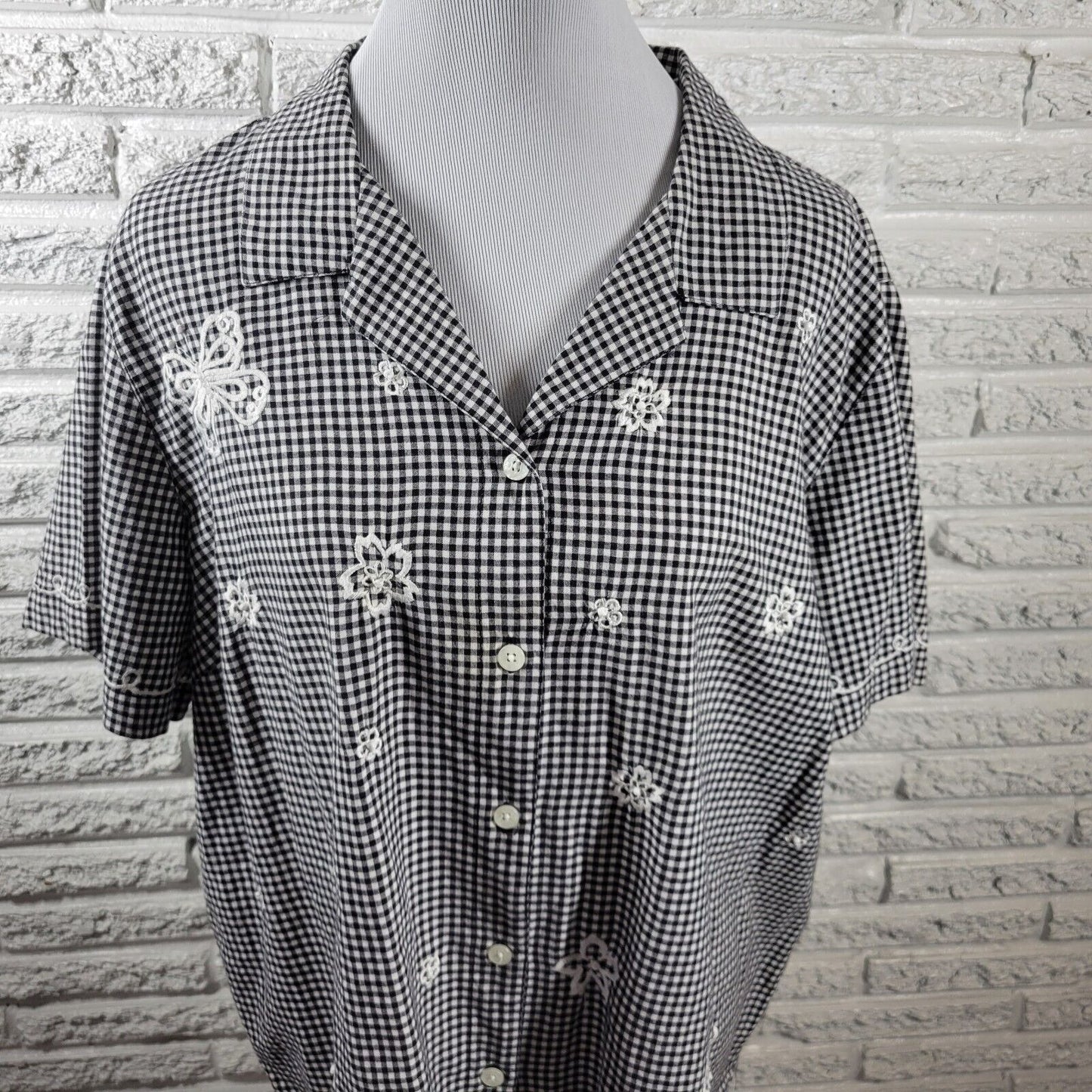 Fashion Bug Womens Top 22W 24W Button Butterflies Lightweight Flower Black Plaid