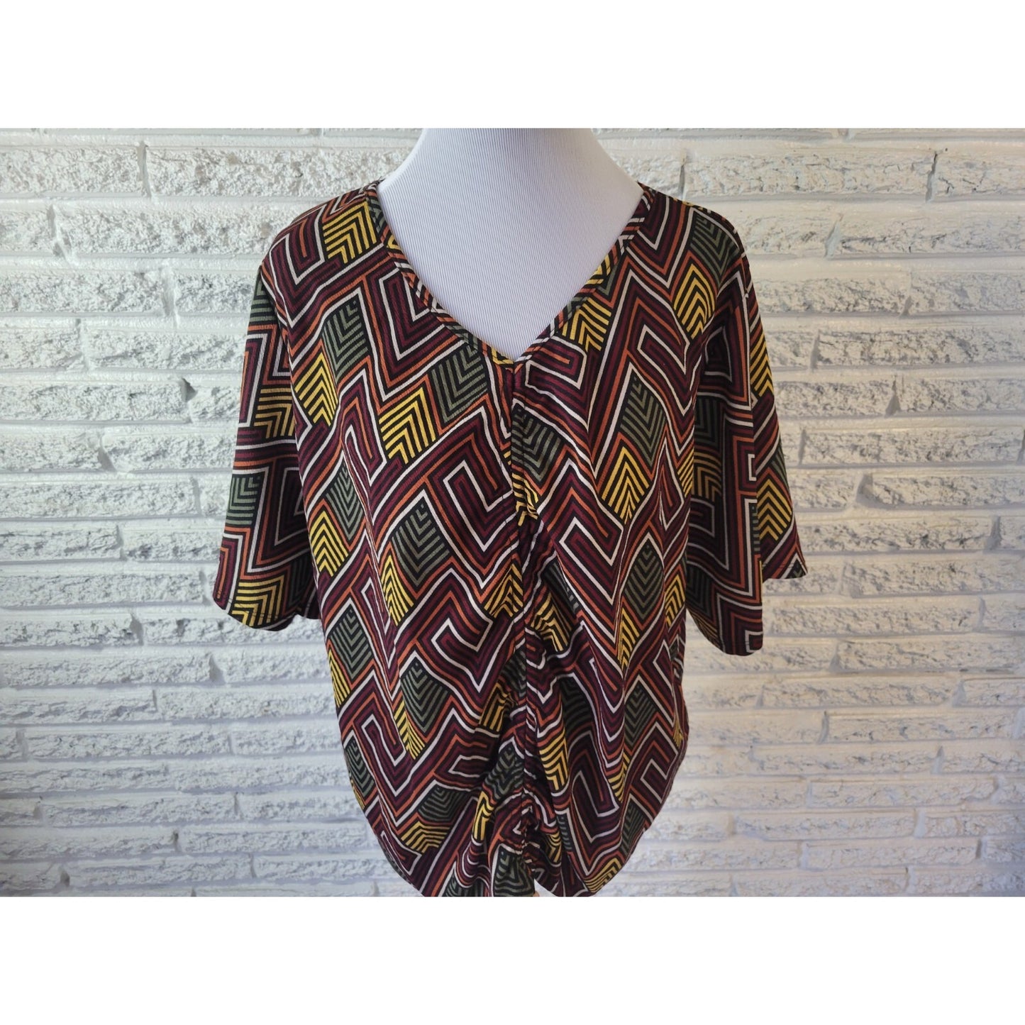 Goddess 2X Plus Size Top Multicolor Geometric V-Neck Short Sleeve GEO359E