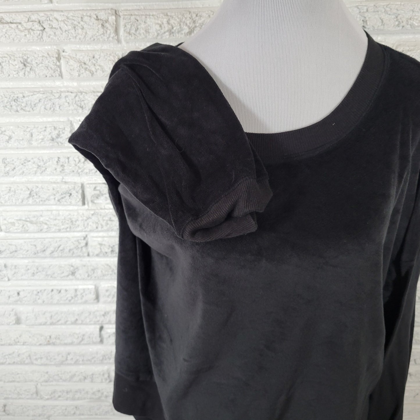 Secret Treasures Womens Pajama Top 2X Plus Long Sleeve Black Velour Poly Blend