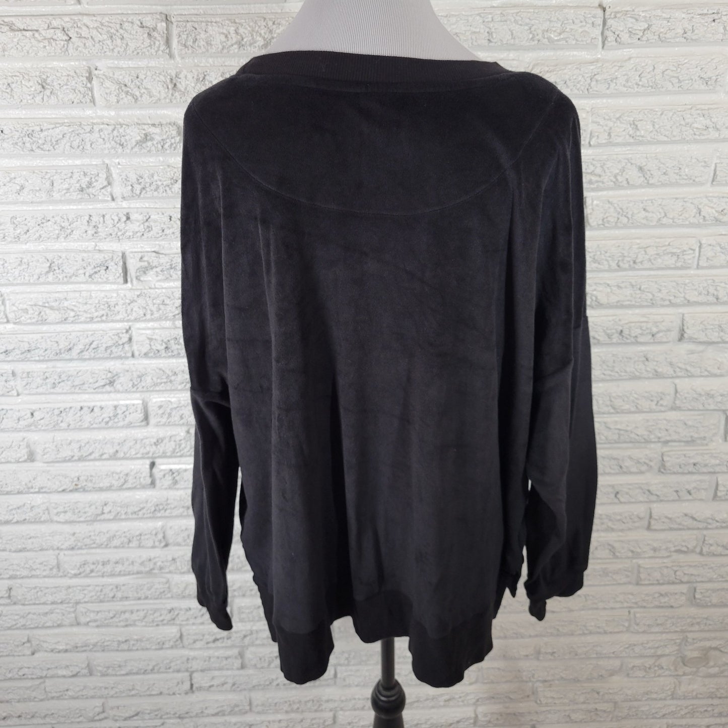 Secret Treasures Womens Pajama Top 2X Plus Long Sleeve Black Velour Poly Blend