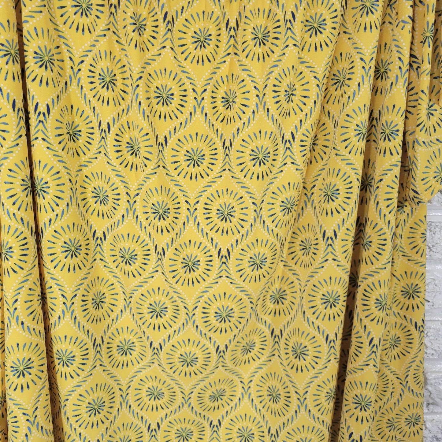 Cato Est 1946 Womens Top 22W 24W Cold Shoulder Yellow Starburst Lace Trim Comfy