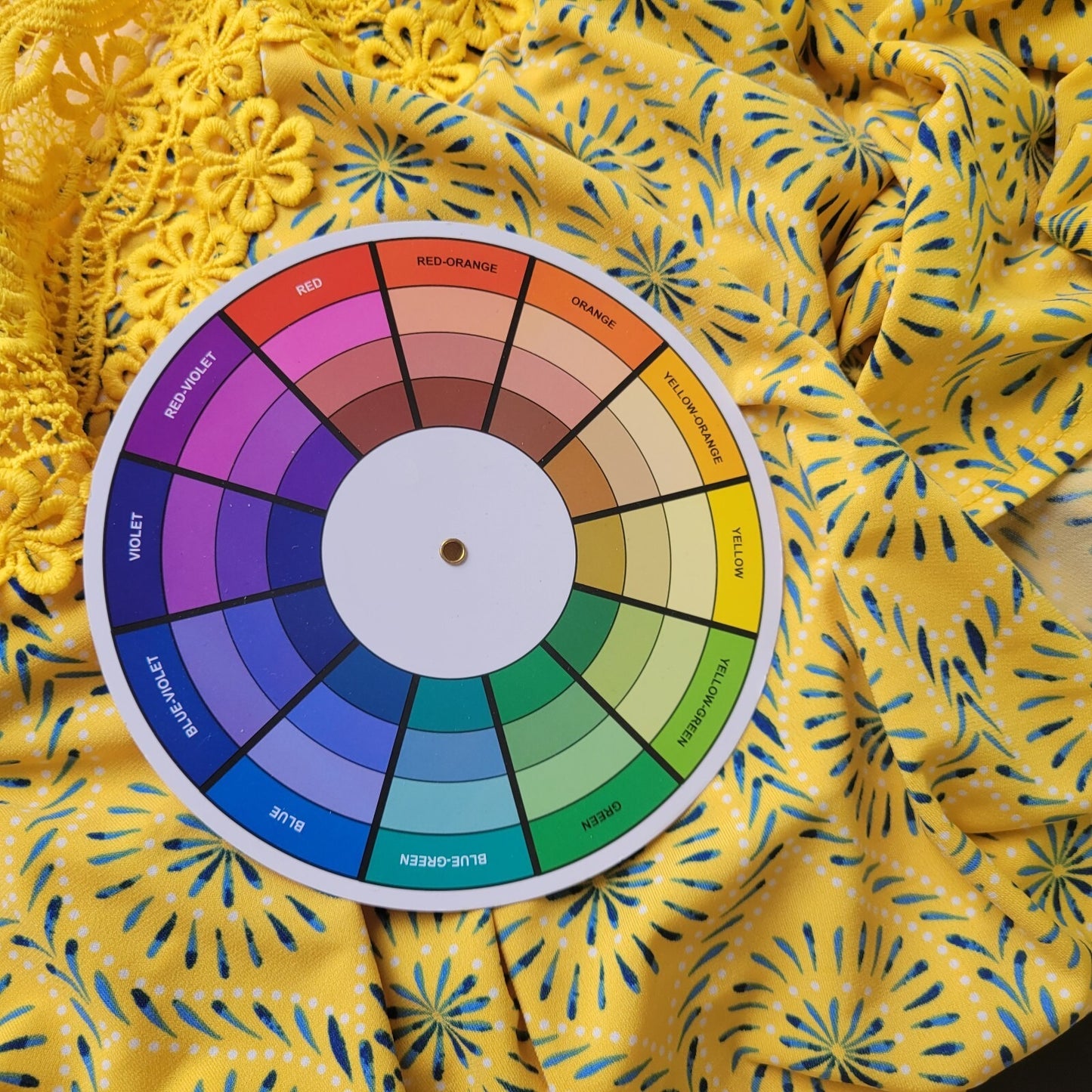 Cato Est 1946 Womens Top 22W 24W Cold Shoulder Yellow Starburst Lace Trim Comfy