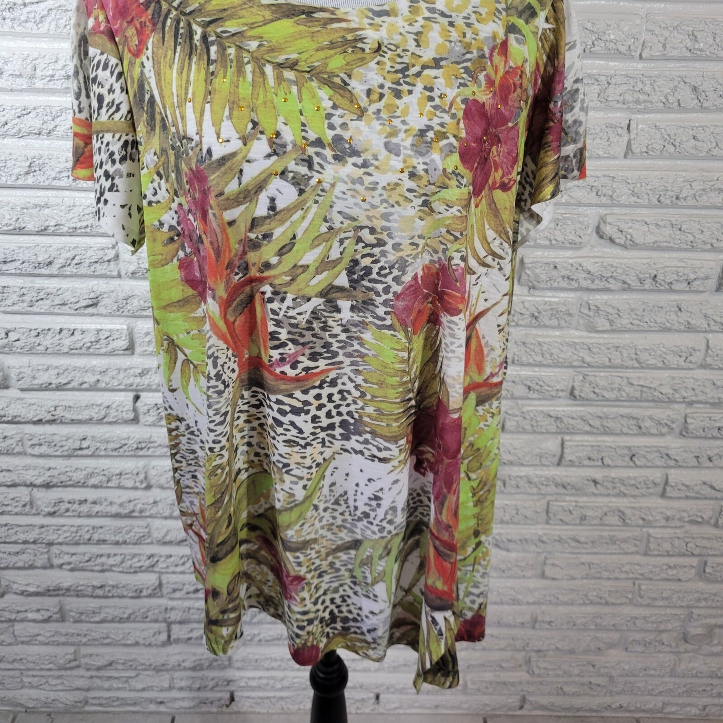 Terra Sky Womens 1X 16W 18W Plus Tee Green Floral Studded Lightweight Split Hem