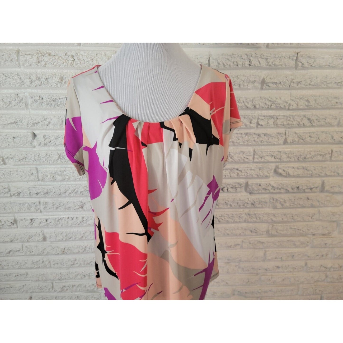 Worthington Womens Top 0X Plus Short Sleeve Pink Geometric Poly Blend Pleated