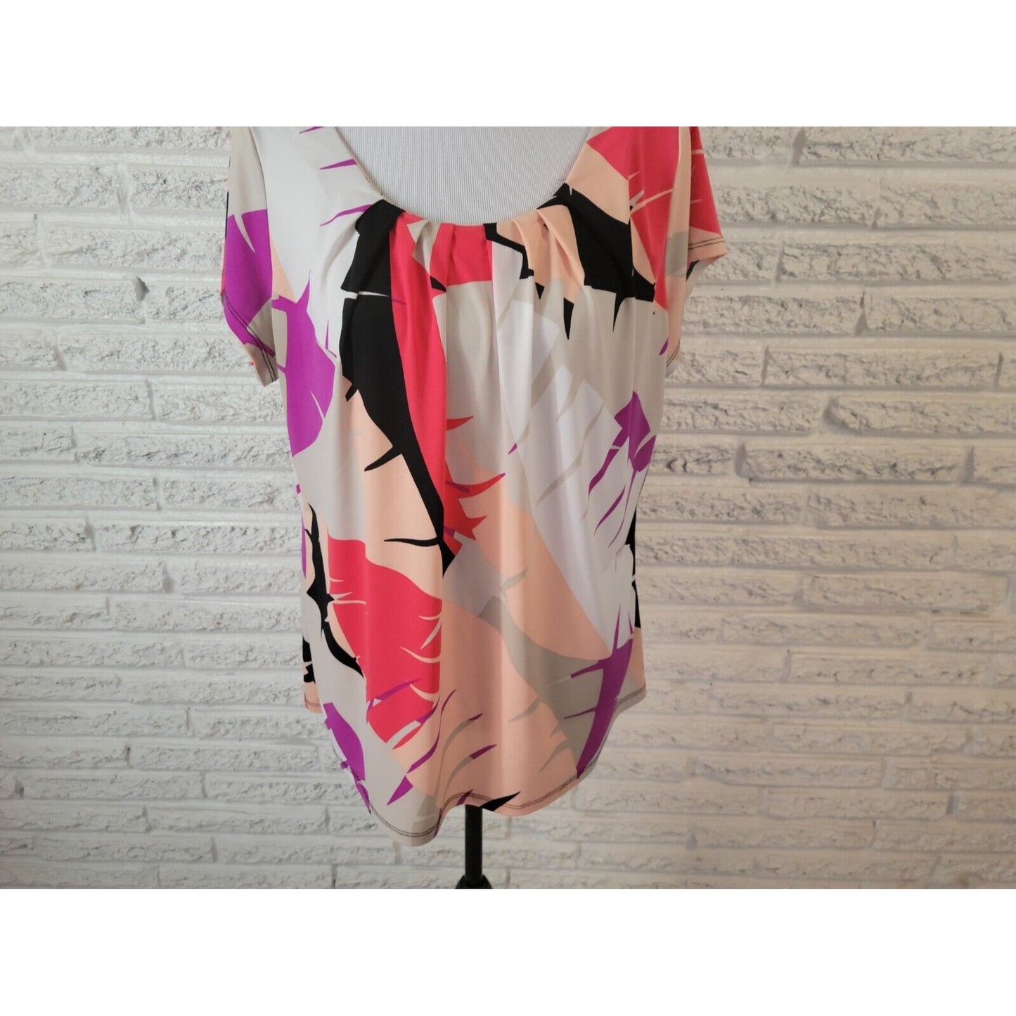 Worthington Womens Top 0X Plus Short Sleeve Pink Geometric Poly Blend Pleated