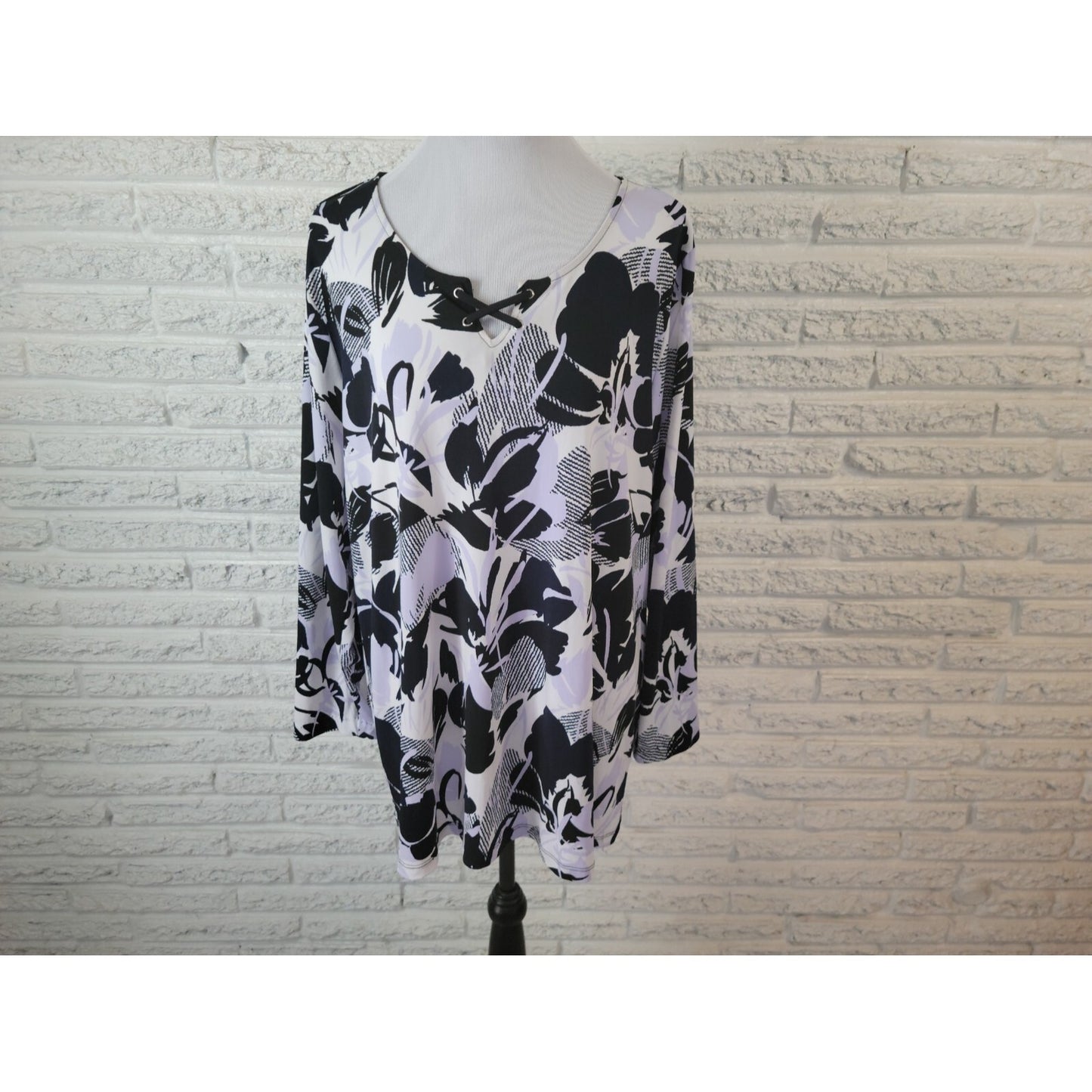 CJ Banks Womens Top 1X Plus Tunic 3/4 Sleeve Lace Up Black Floral Poly Blend