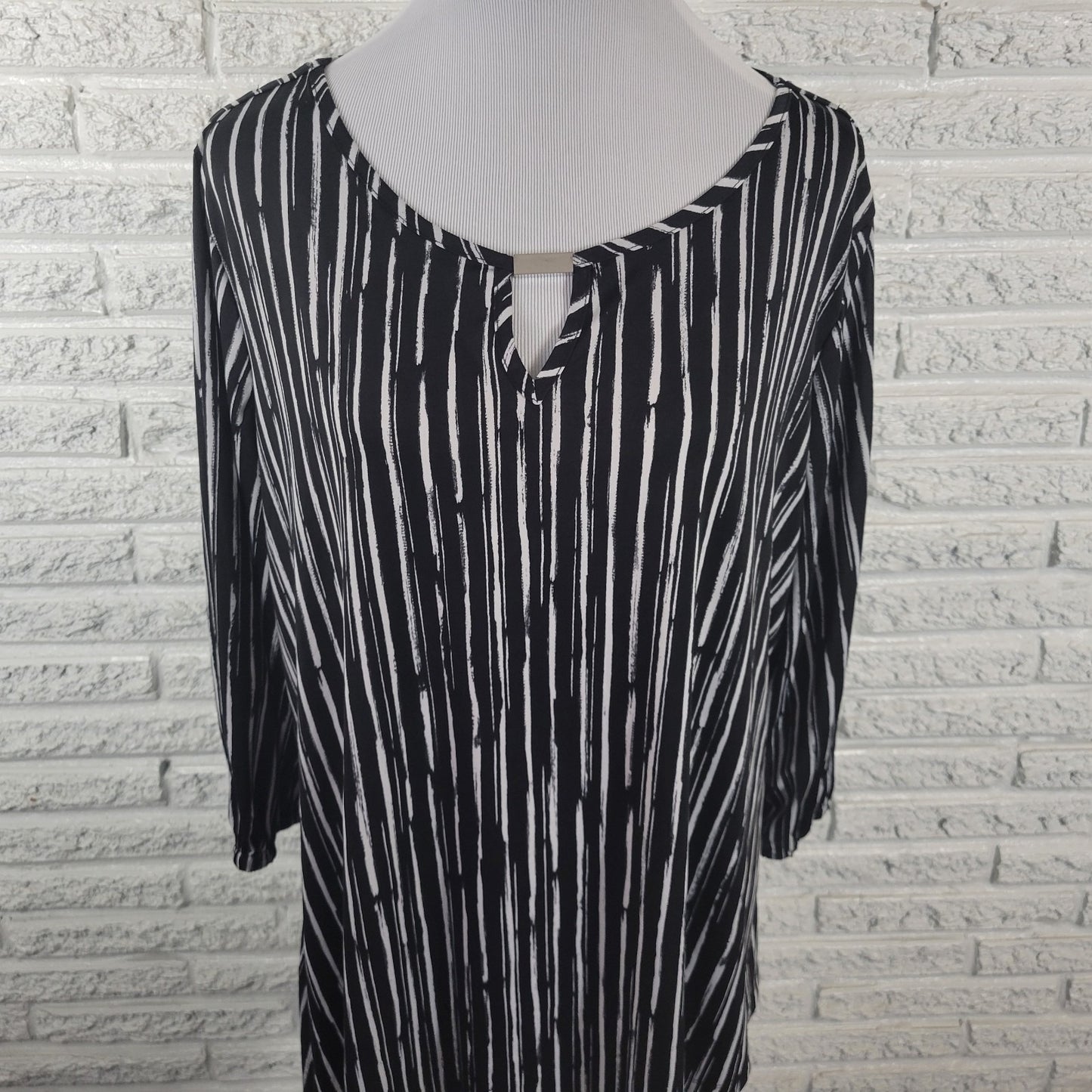 New Directions Women Top Extra Large XL Black Stripe Diagonal Asymmetric Keyhole