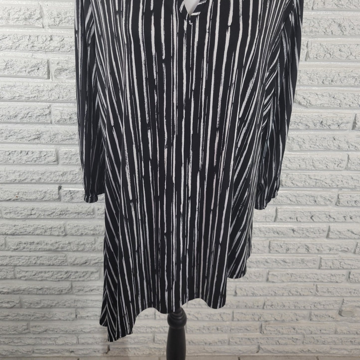 New Directions Women Top Extra Large XL Black Stripe Diagonal Asymmetric Keyhole