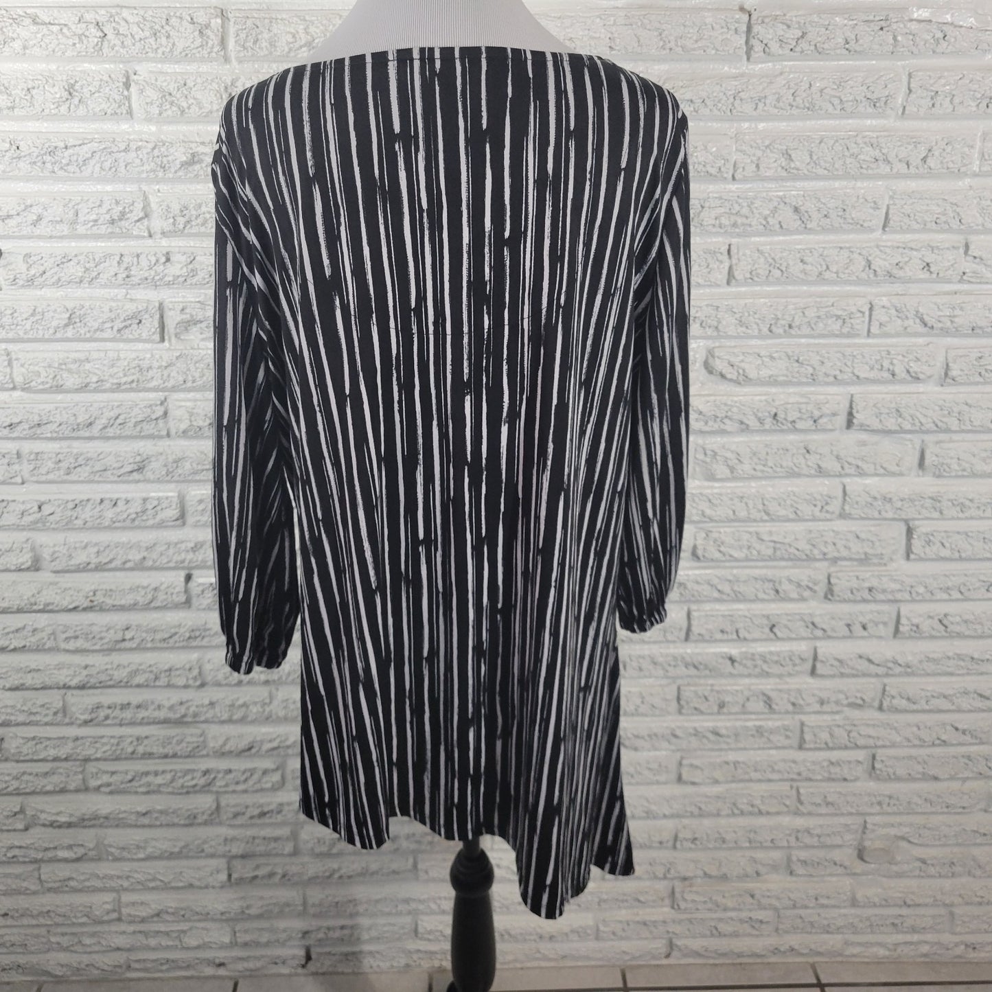 New Directions Women Top Extra Large XL Black Stripe Diagonal Asymmetric Keyhole