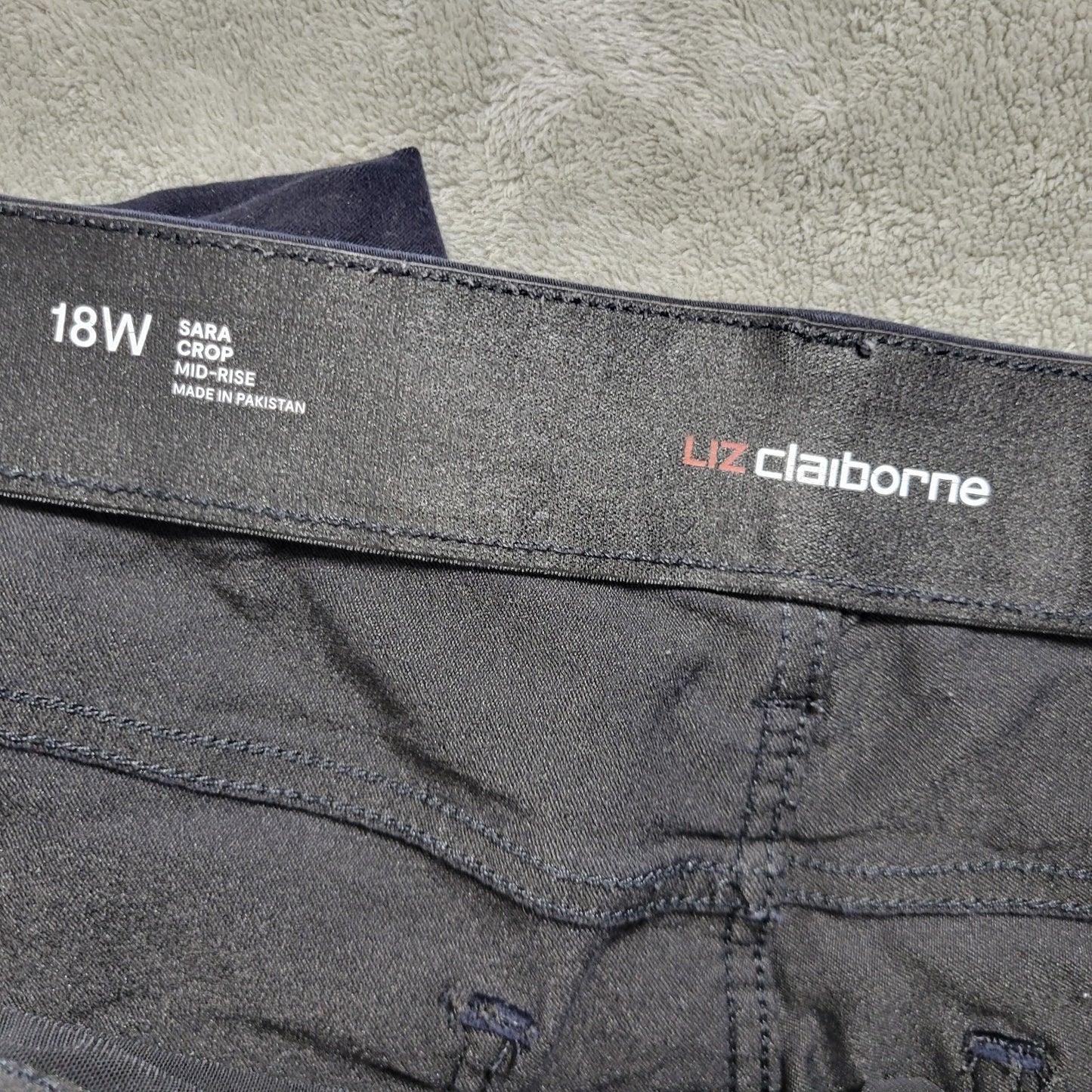 Liz Claiborne Womens Jeans 18W Plus Sara Crop Capri Comfort Indigo Blue Zip Fly