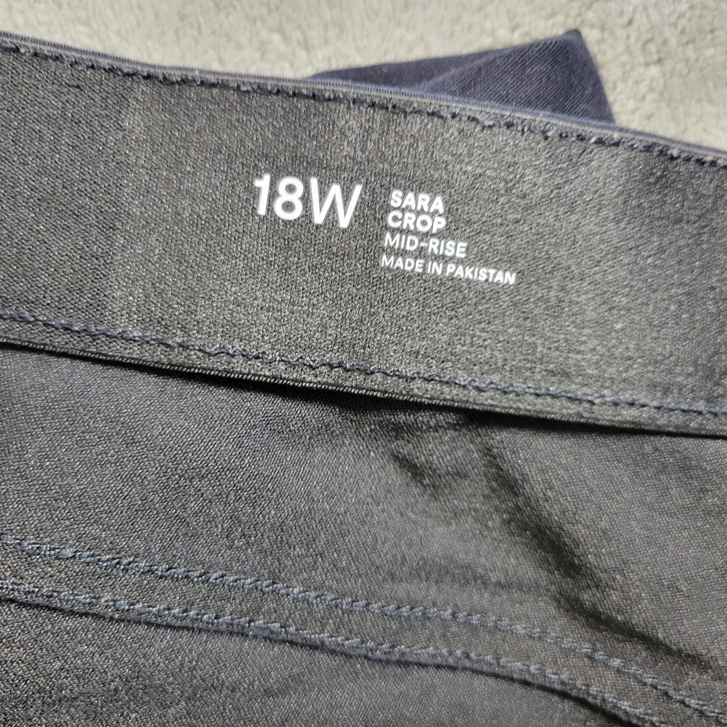 Liz Claiborne Womens Jeans 18W Plus Sara Crop Capri Comfort Indigo Blue Zip Fly