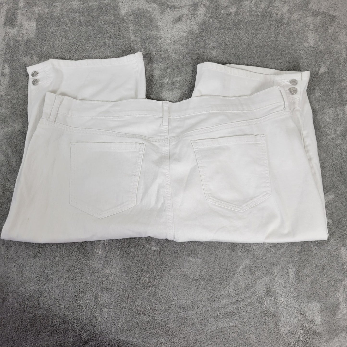 Gloria Vanderbilt Womens Shorts 18 Plus Skimmer Capri Slimming White Zip Fly