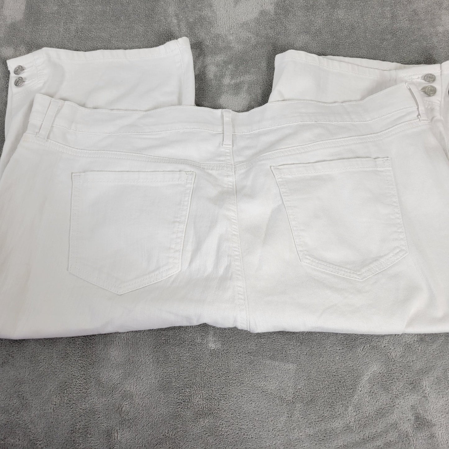 Gloria Vanderbilt Womens Shorts 18 Plus Skimmer Capri Slimming White Zip Fly