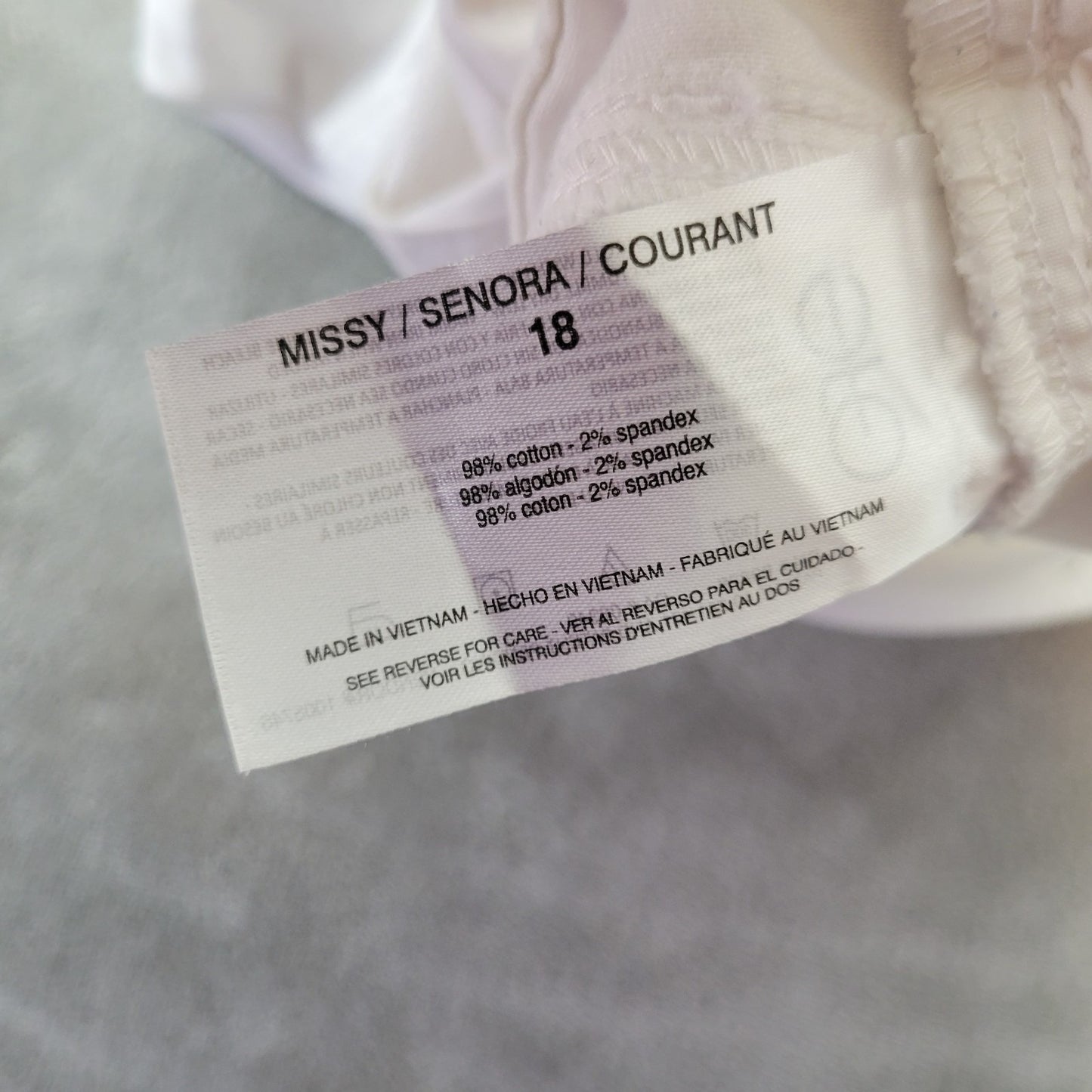 Gloria Vanderbilt Womens Shorts 18 Plus Skimmer Capri Slimming White Zip Fly