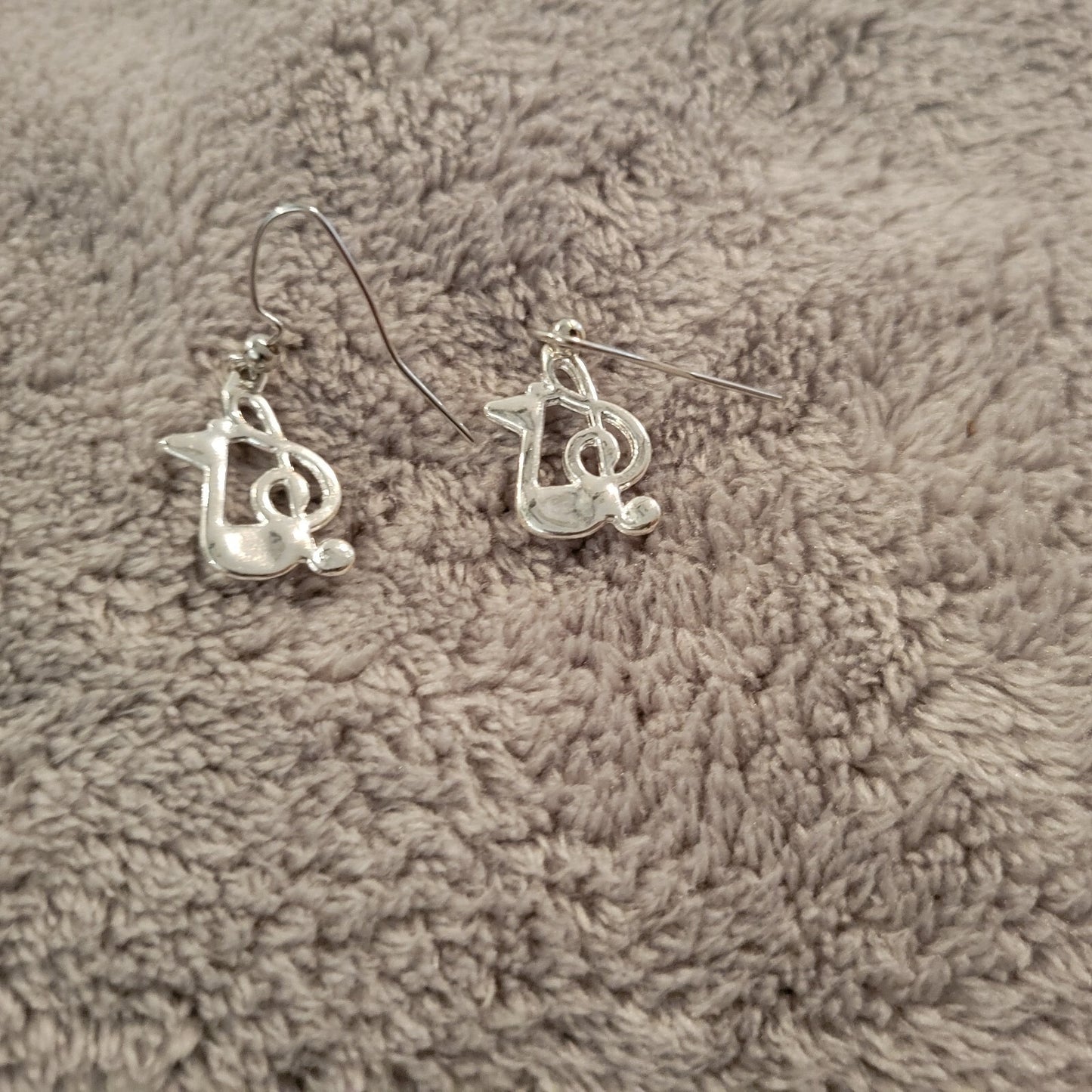 Treble Clef #3 Womens Earrings One Pair Music Silver Tone Alloy Band Orchestra